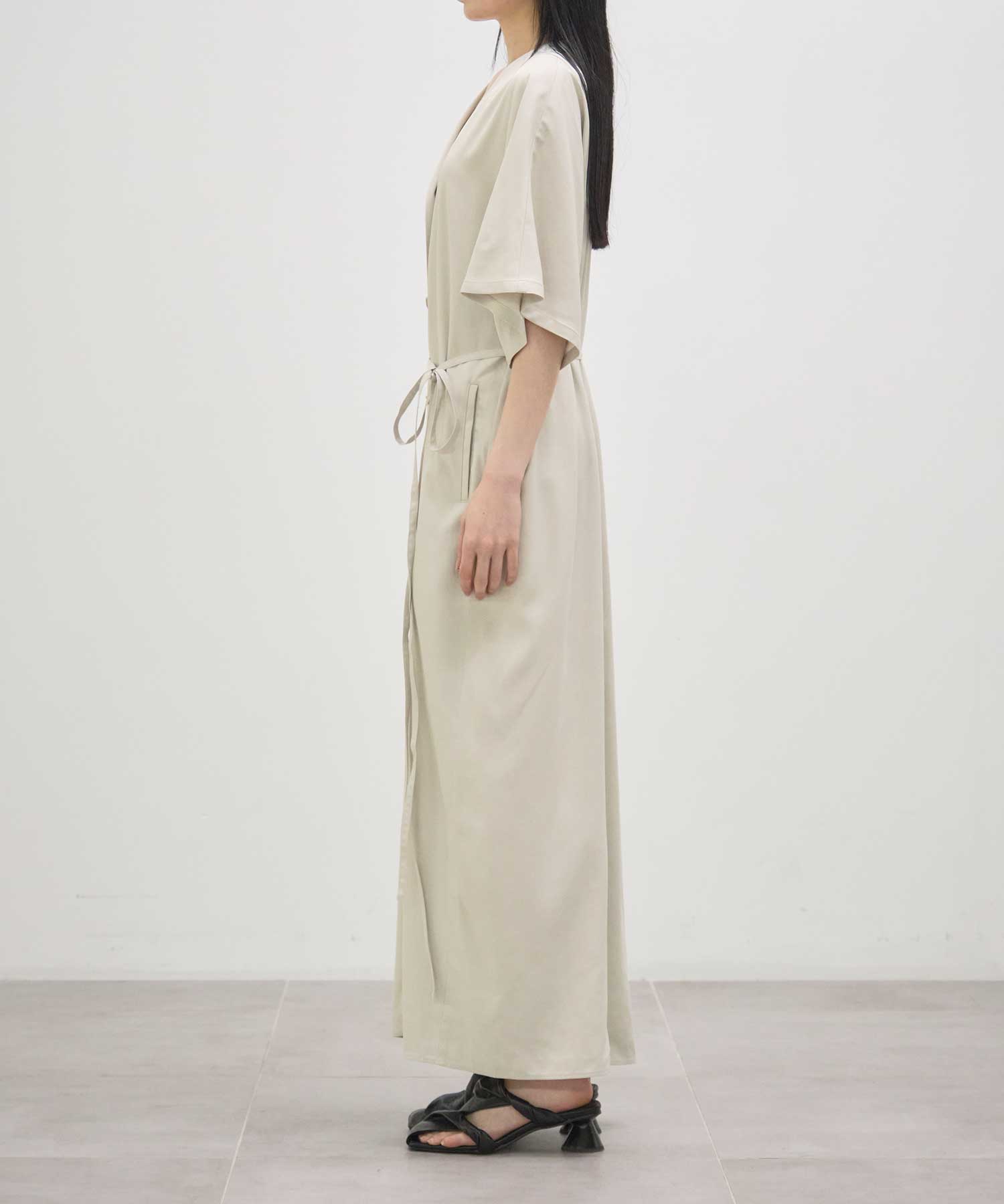 Ana asymmetry dress O.WHT AKIRANAKA