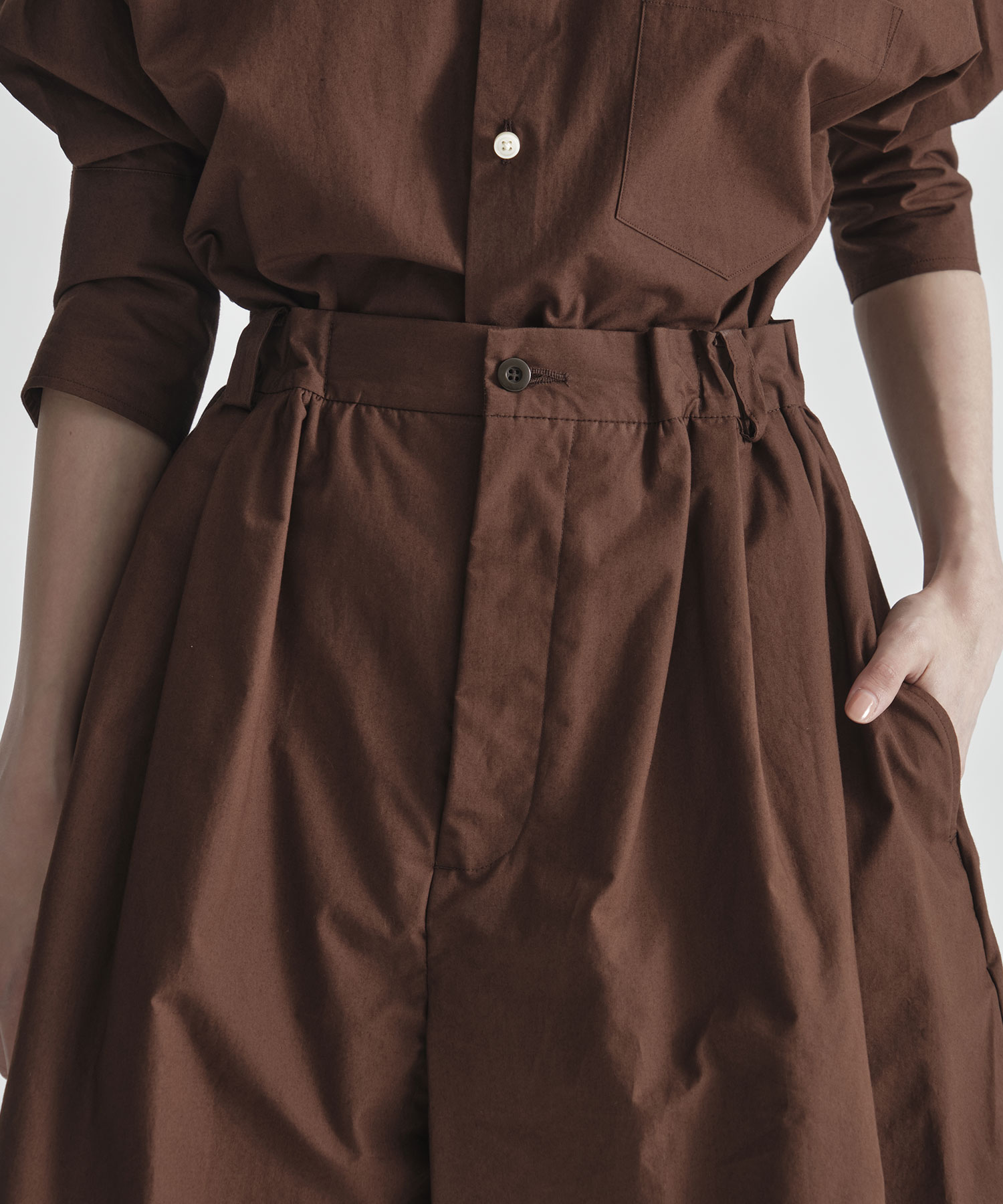 VOLUME GATHER SHORTS TYPEWRITER MADISONBLUE