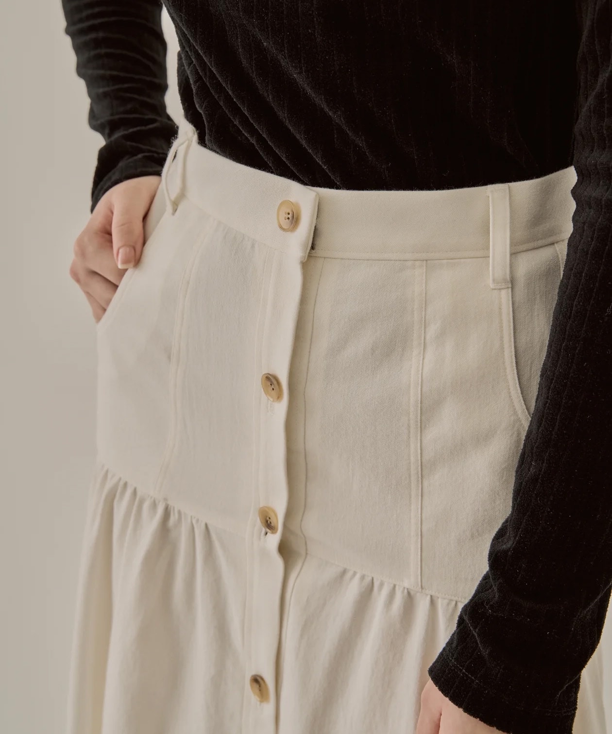 Pierina skirt WH AKIRANAKA