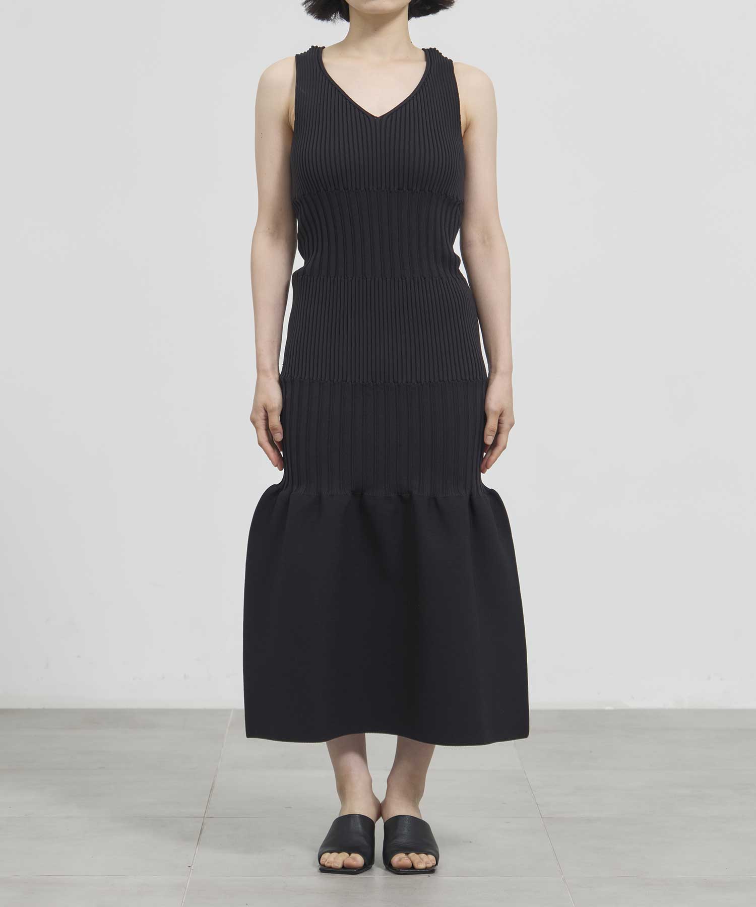 FLUTED V-NECK SLEEVELESS MERMAID DRESS CFCL