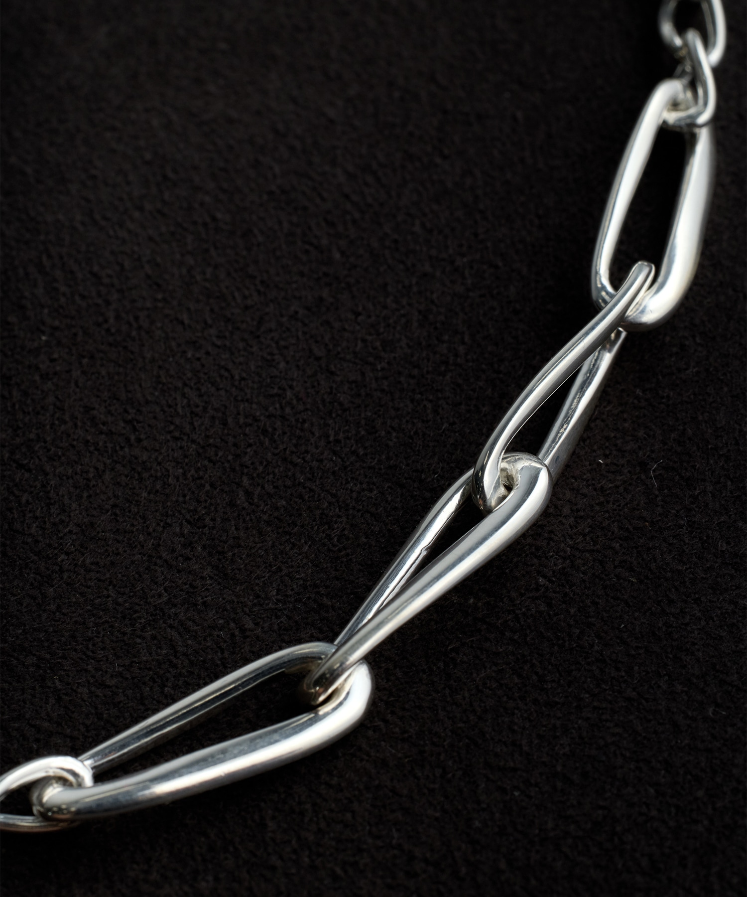 REBELLION NECKLACE 