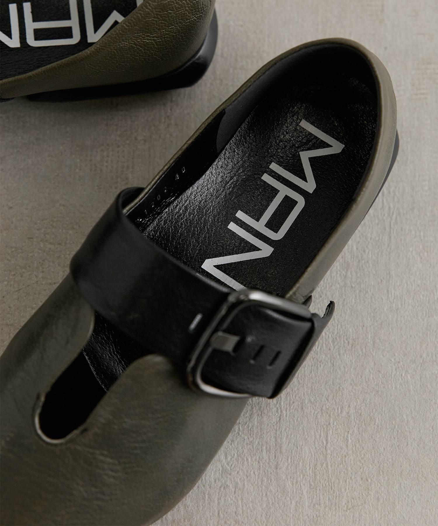 Square-toe Buckle　Shoes MANA