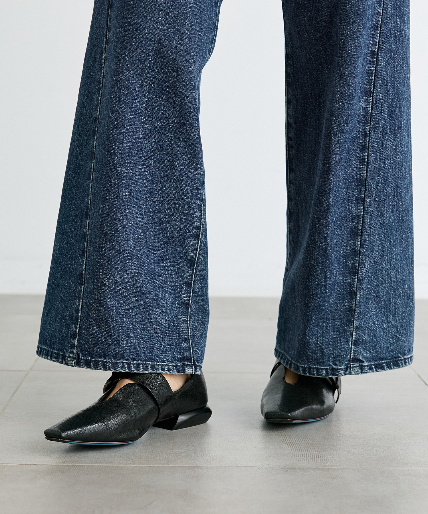 Square-toe Buckle　Shoes MANA