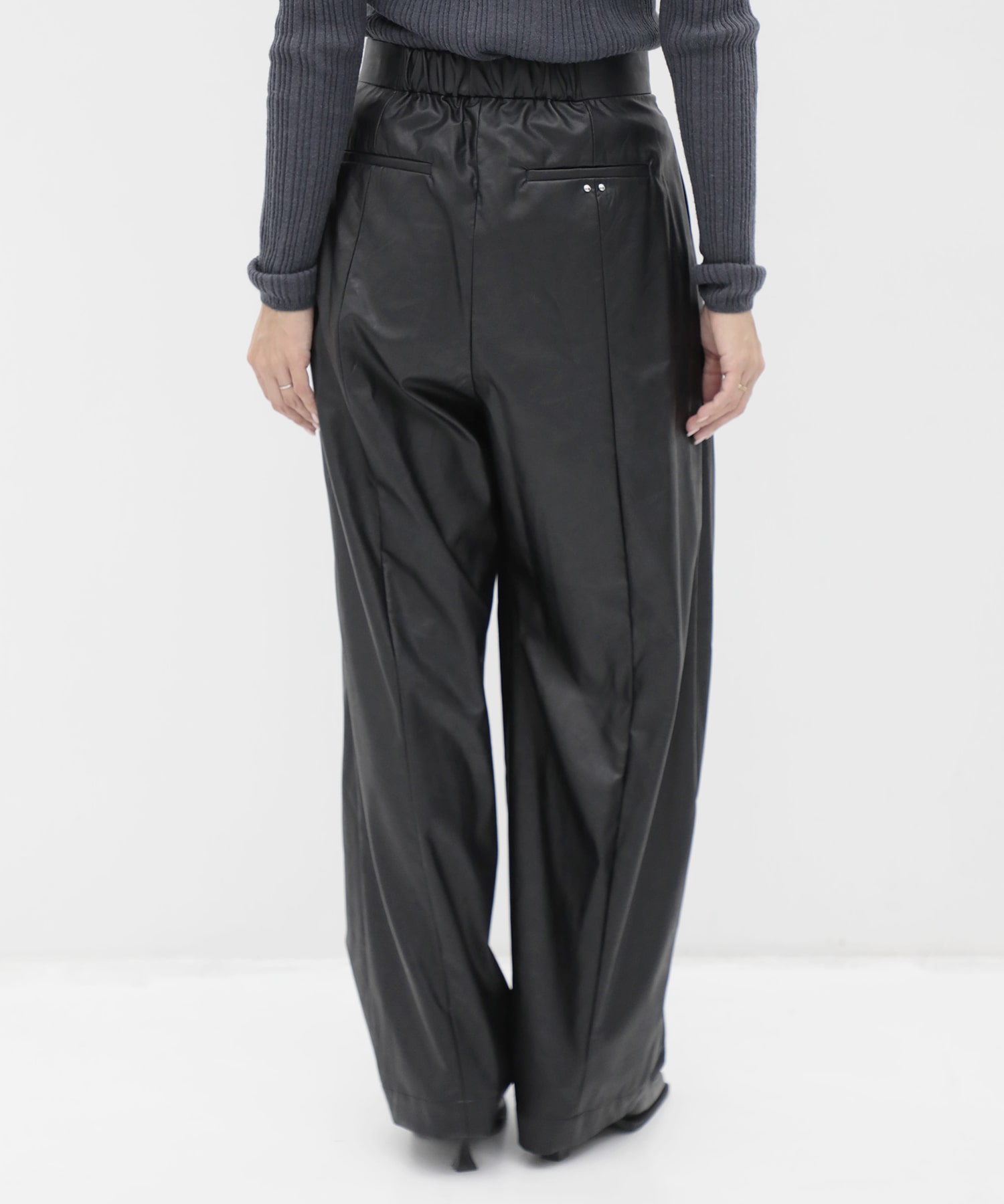 Leather Random Tuck Pants RITAN