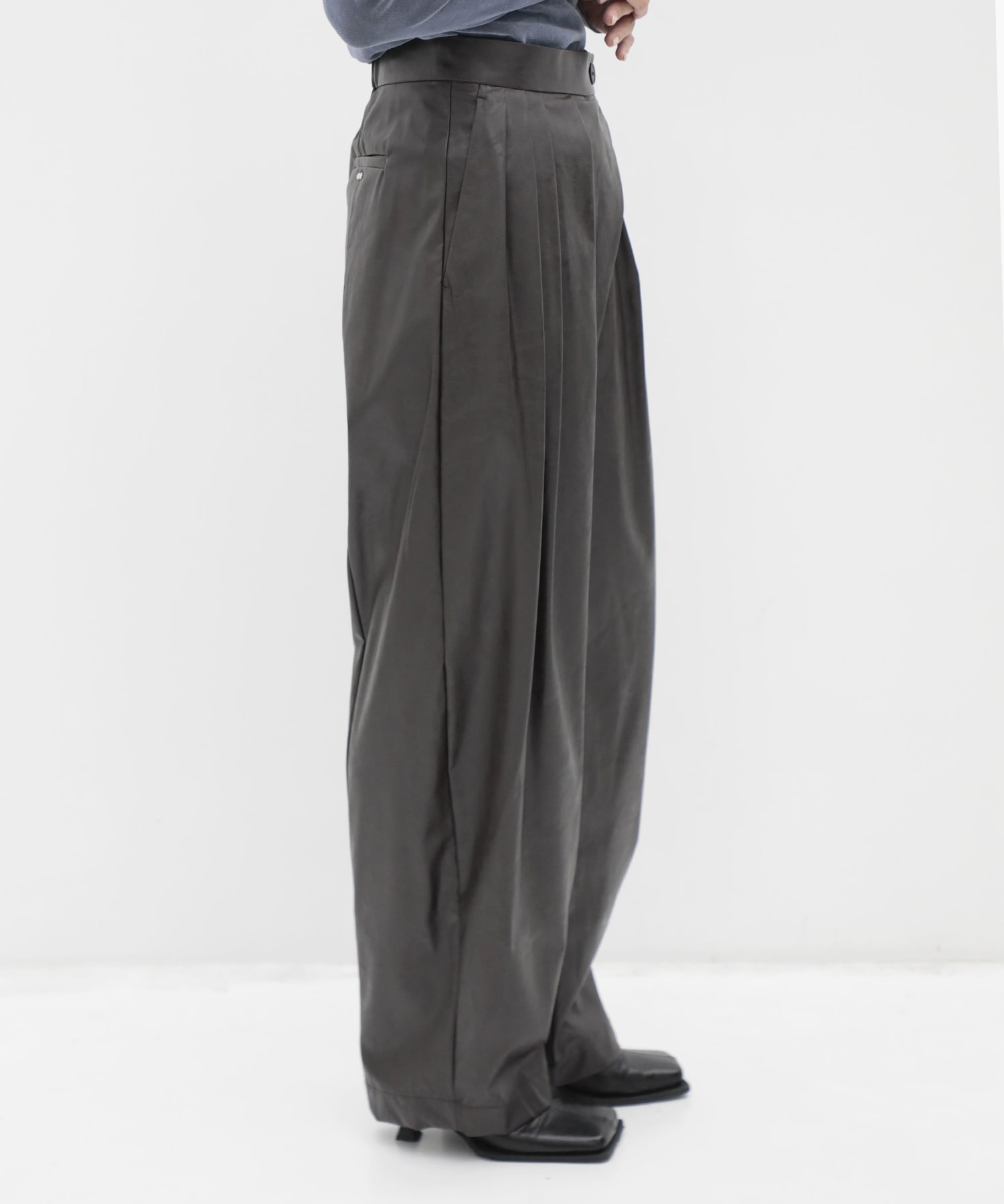 Leather Random Tuck Pants RITAN