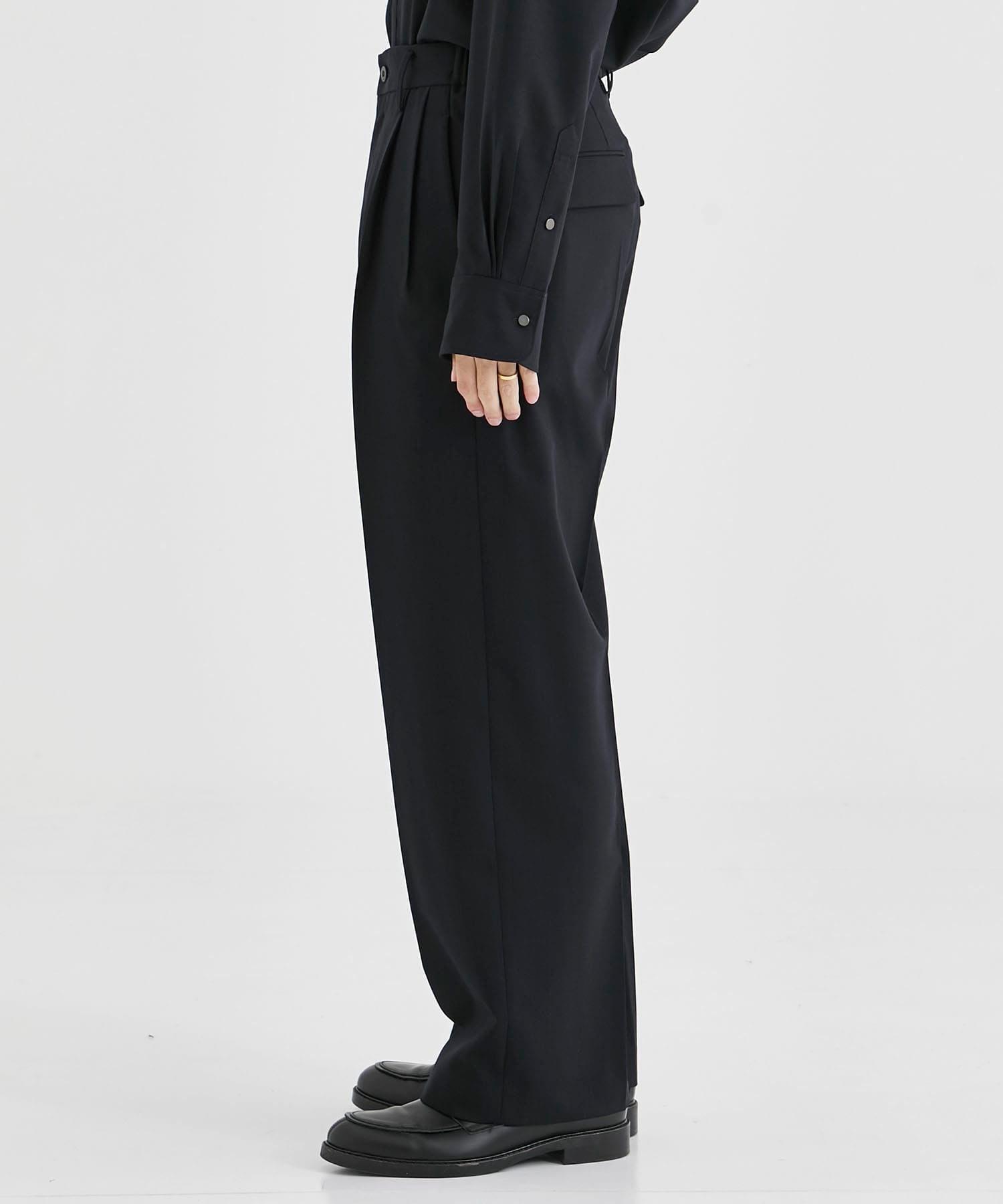 TWO TUCK WIDE PANTS