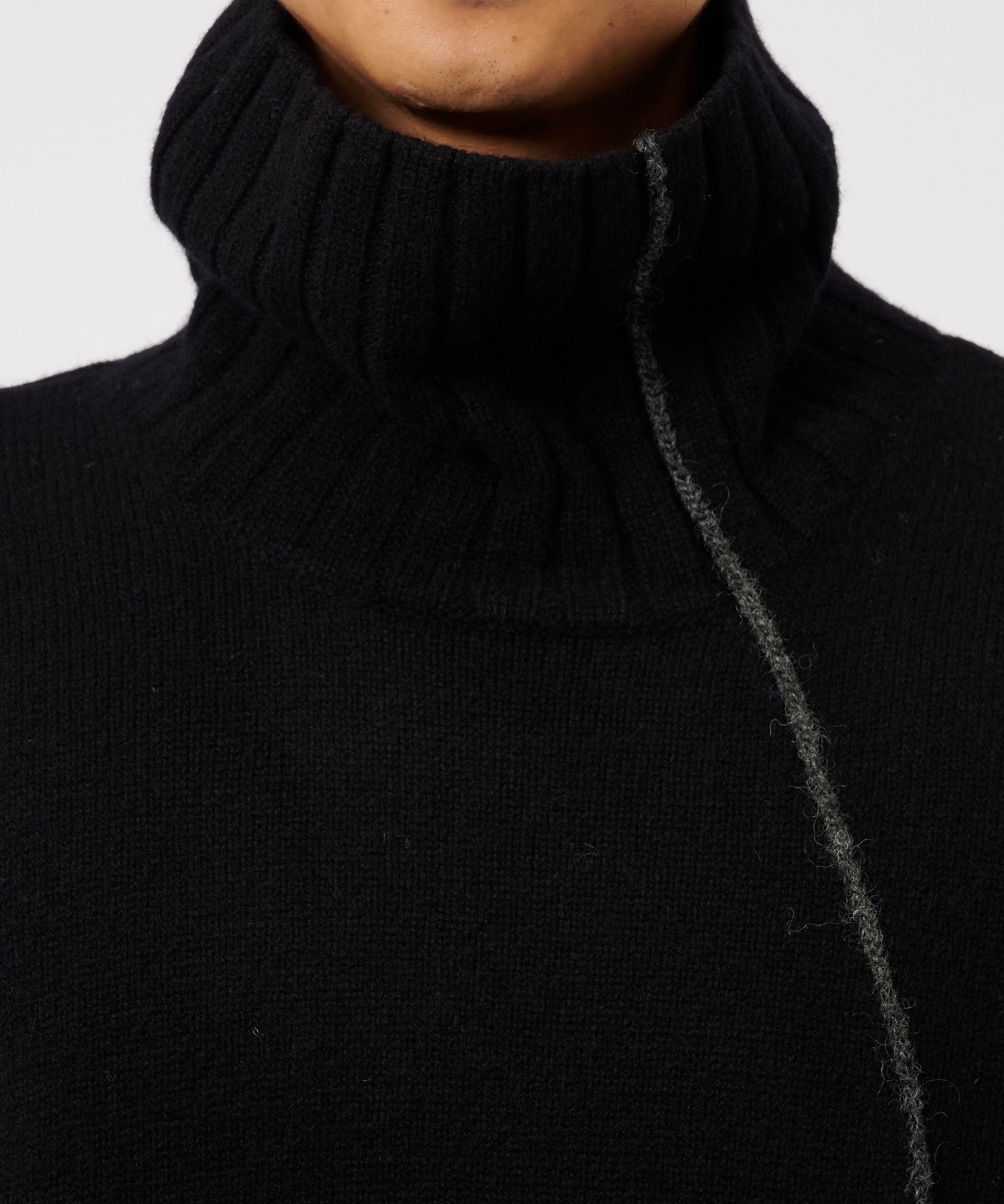 Turtle Neck Knit UJOH HOMME