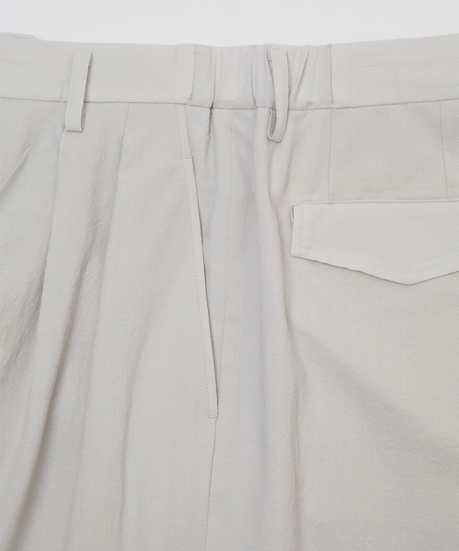 【イレニサ】TWO TUCKS WIDE SHORTS IRENISA