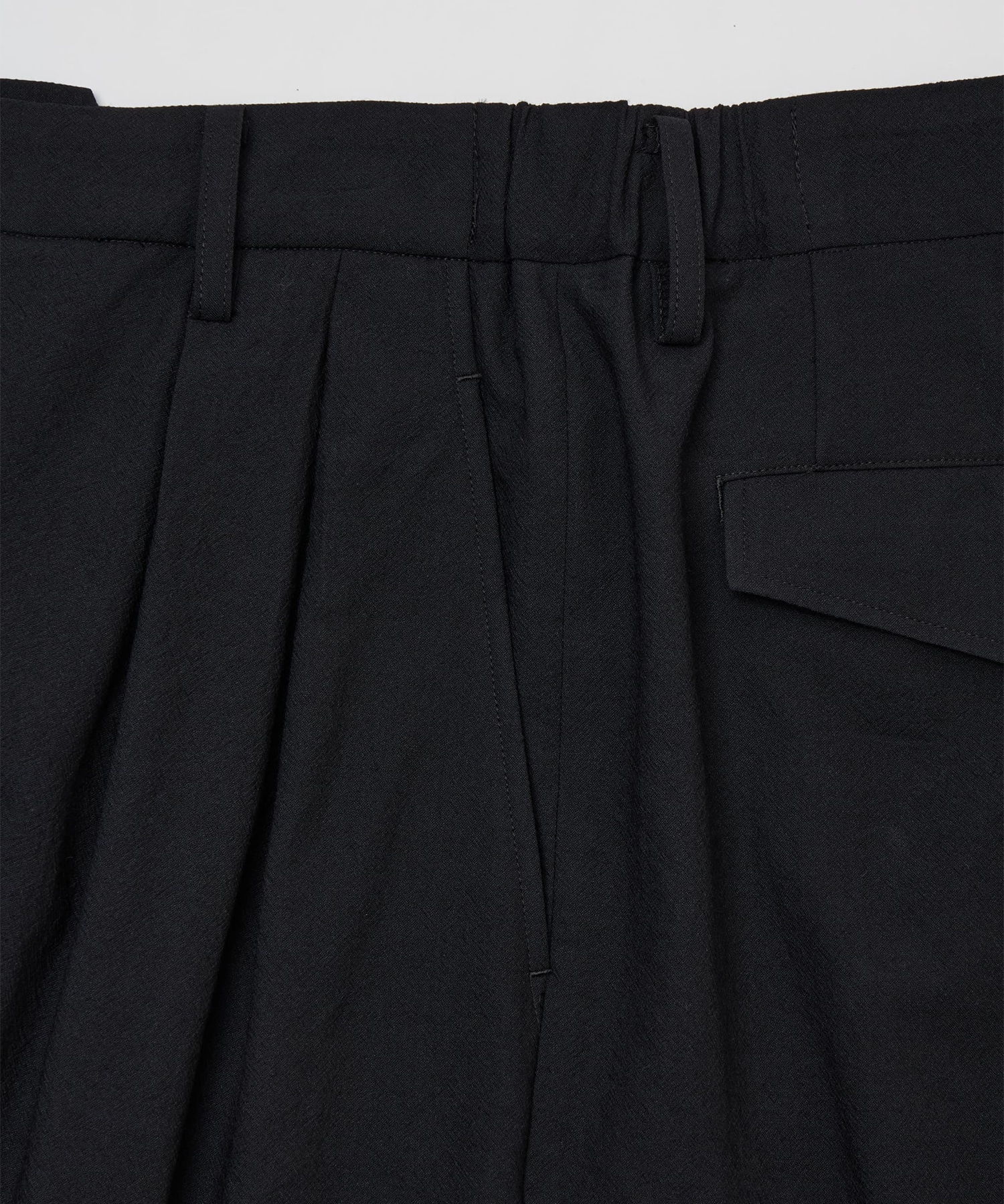 【イレニサ】TWO TUCKS WIDE SHORTS IRENISA