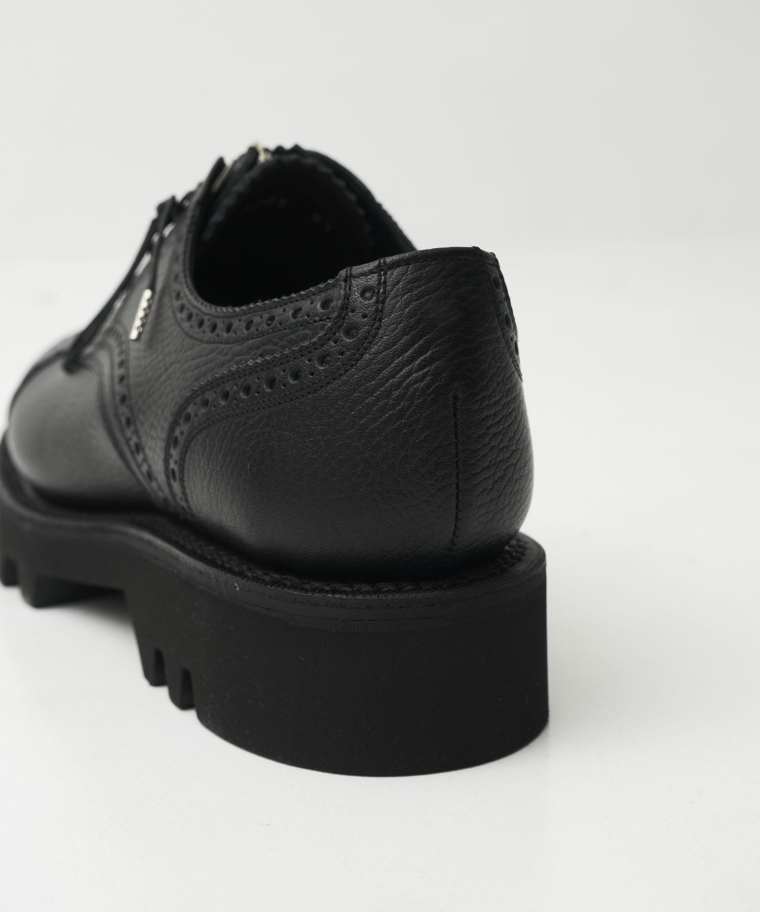 THE RESISTANCE SHOES foot the coacher