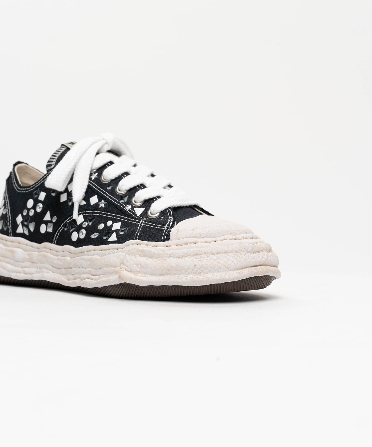 A16FW724 PETERSON 23 embellished canvas Low Maison MIHARA YASUHIRO