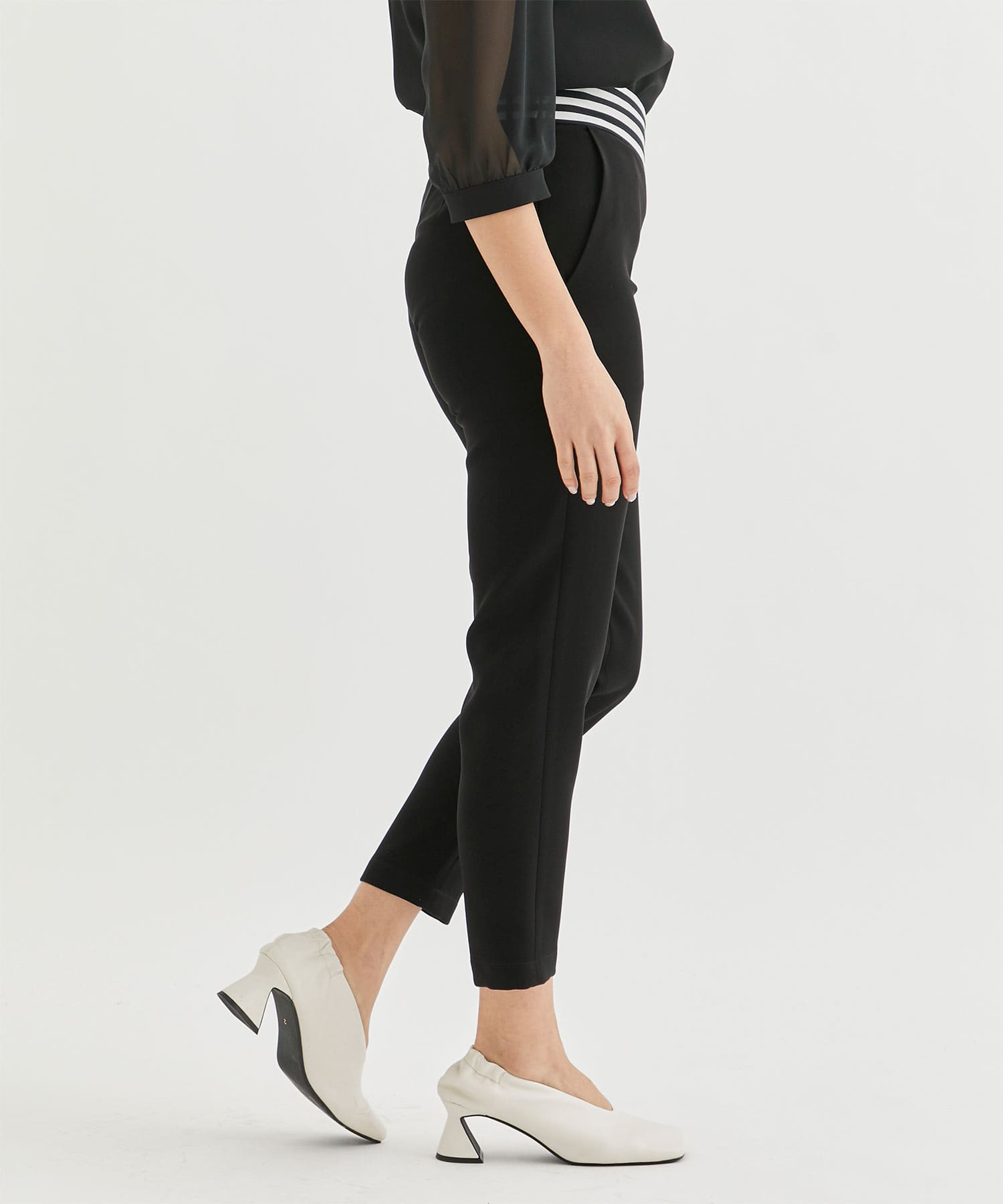 TAPERED TWILL PANTS(36 BLACK): BORDERS at BALCONY: WOMEN｜THE