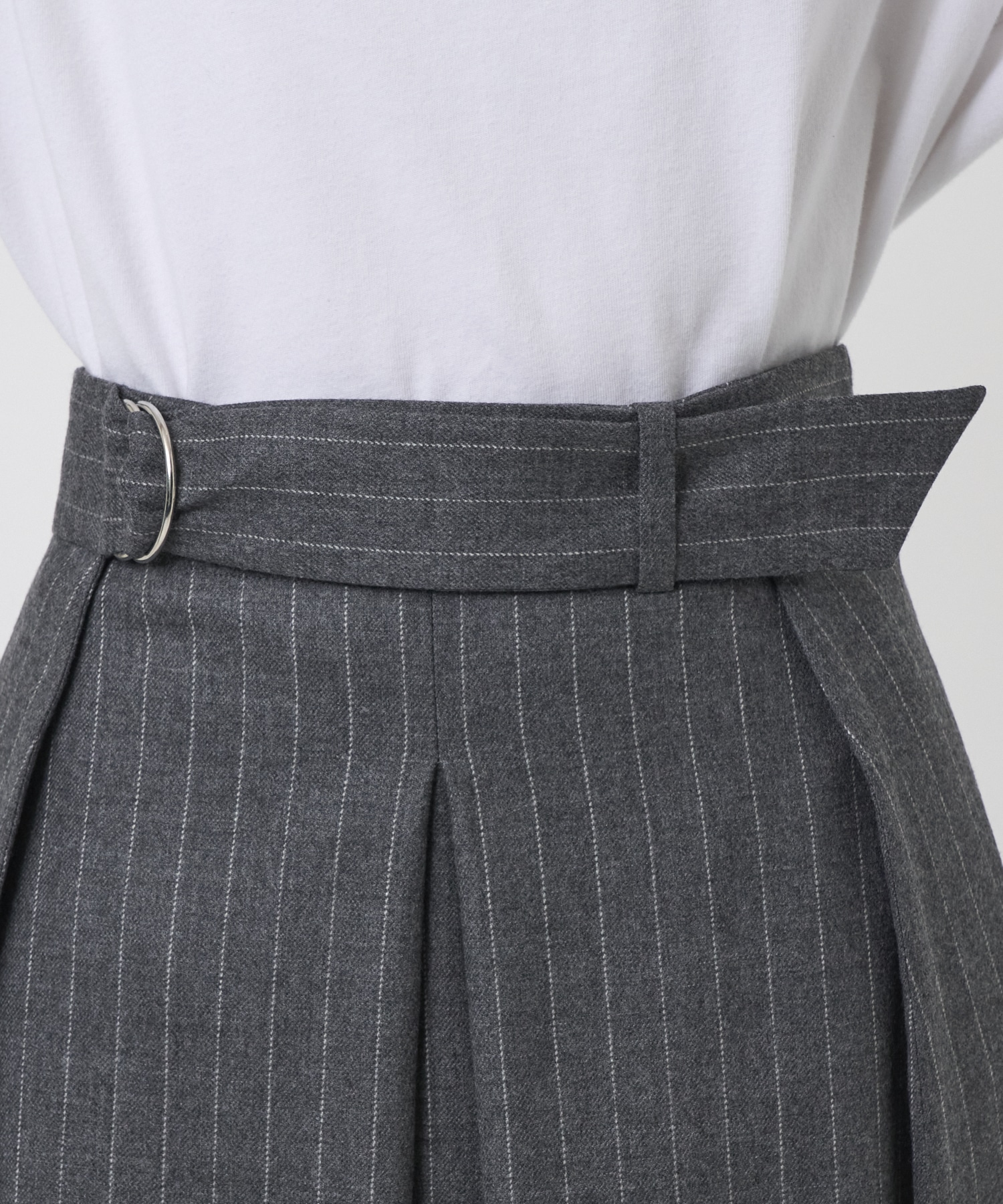 BELTED SKIRT support surface