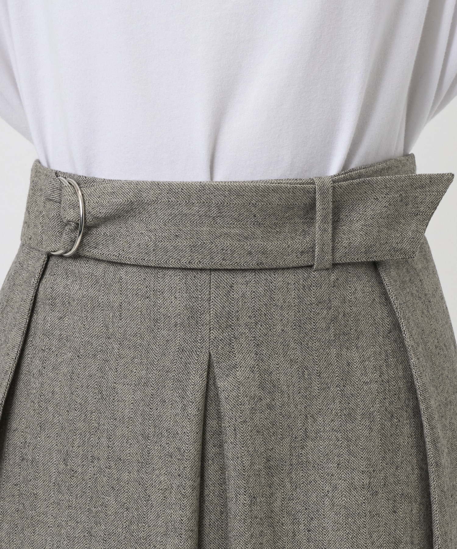 BELTED SKIRT support surface