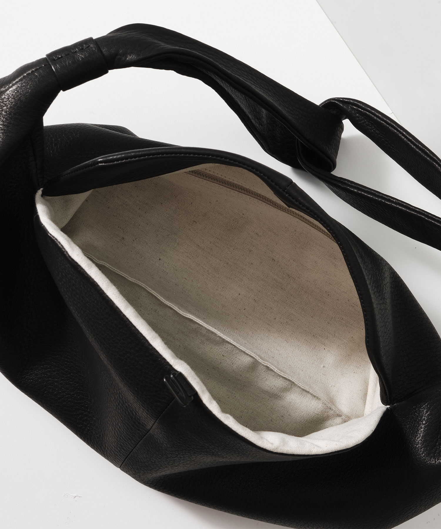 ROUND SHOULDER M TESSEN CREATION