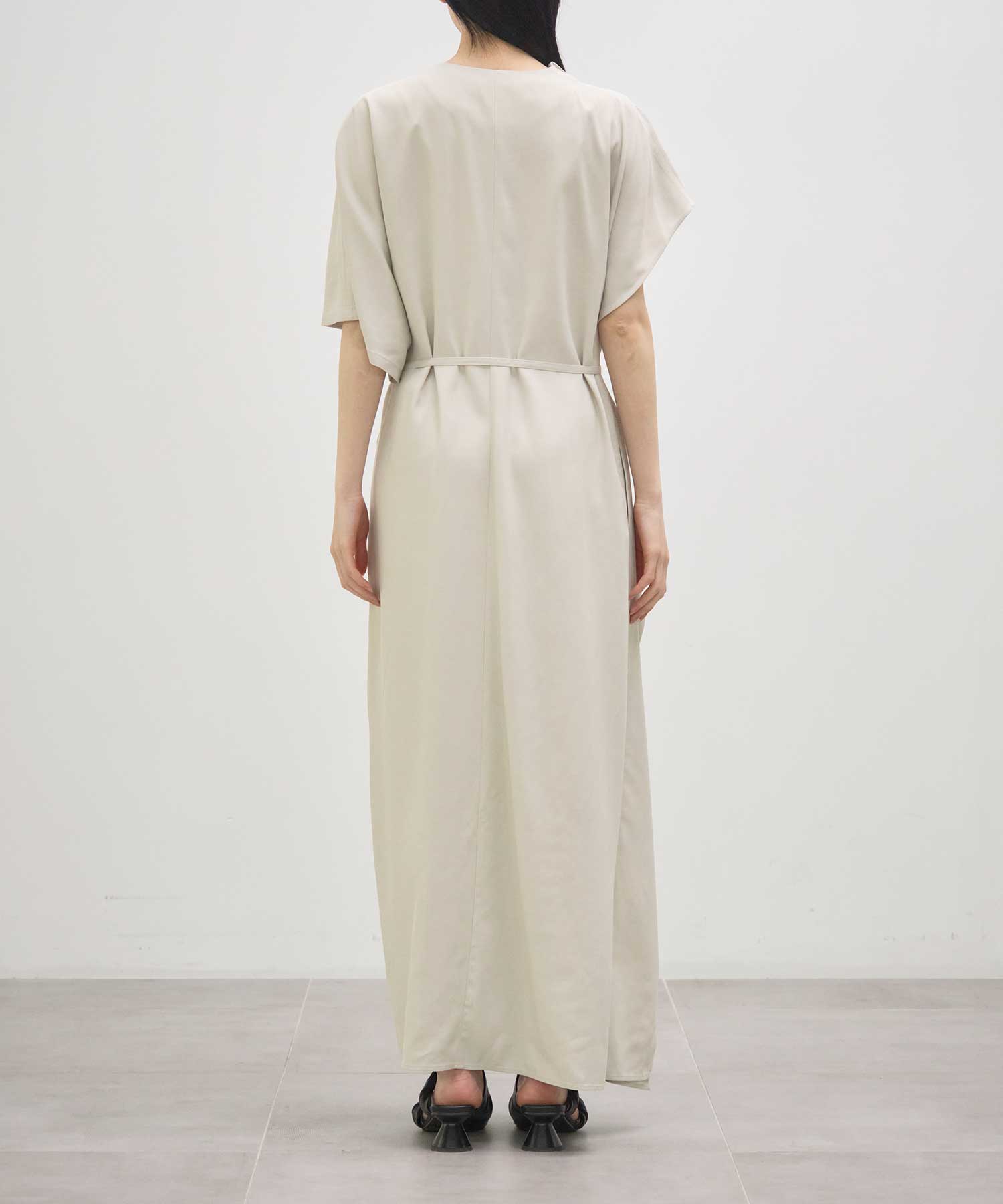 Ana asymmetry dress O.WHT AKIRANAKA