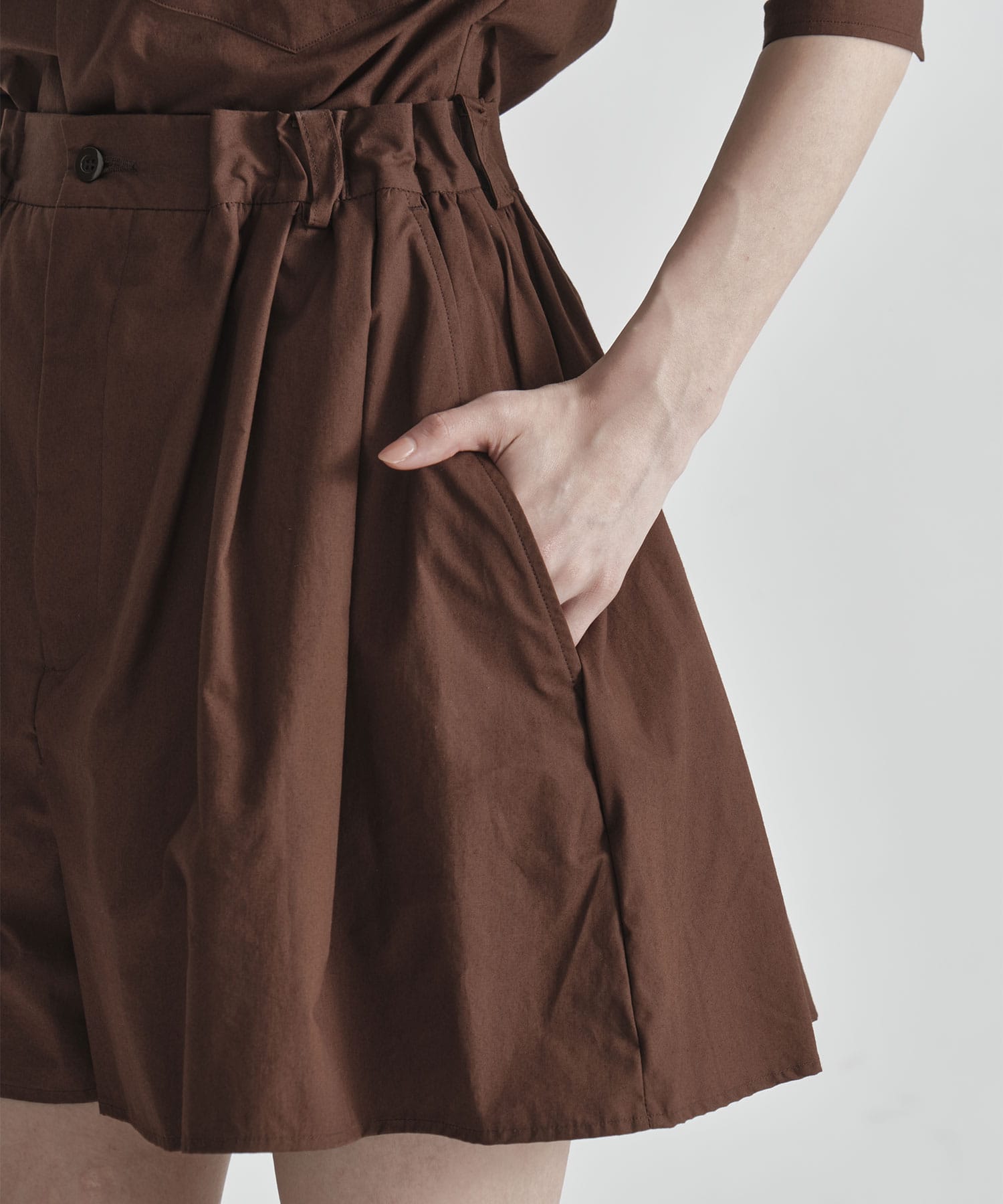 VOLUME GATHER SHORTS TYPEWRITER MADISONBLUE