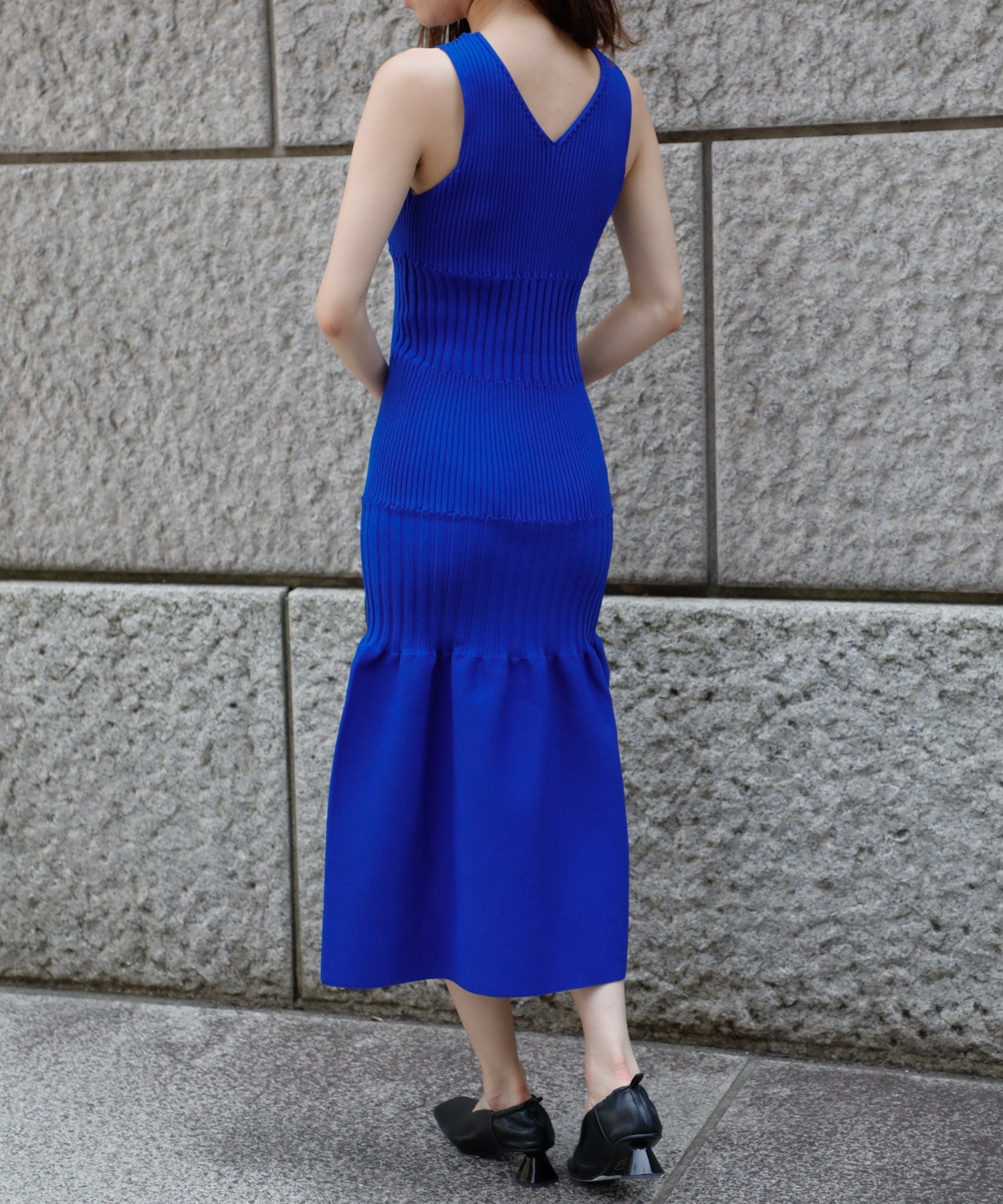 FLUTED V-NECK SLEEVELESS MERMAID DRESS CFCL