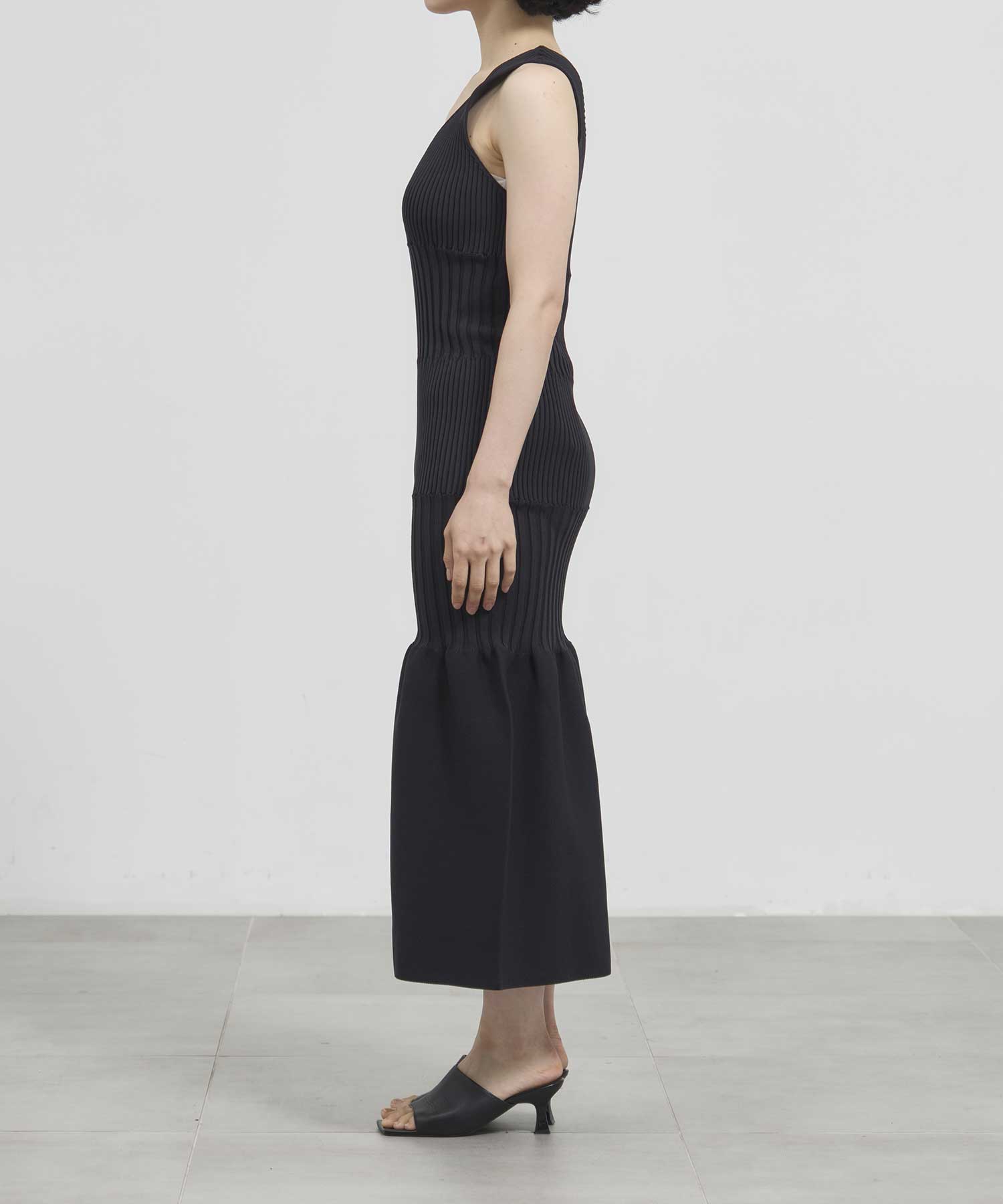 CFCL FLUTED MERMAID DRESS サイズ1 FLUTED V-NECK SLEEVELESS MERMAID DRESS|CFCL(シーエフ
