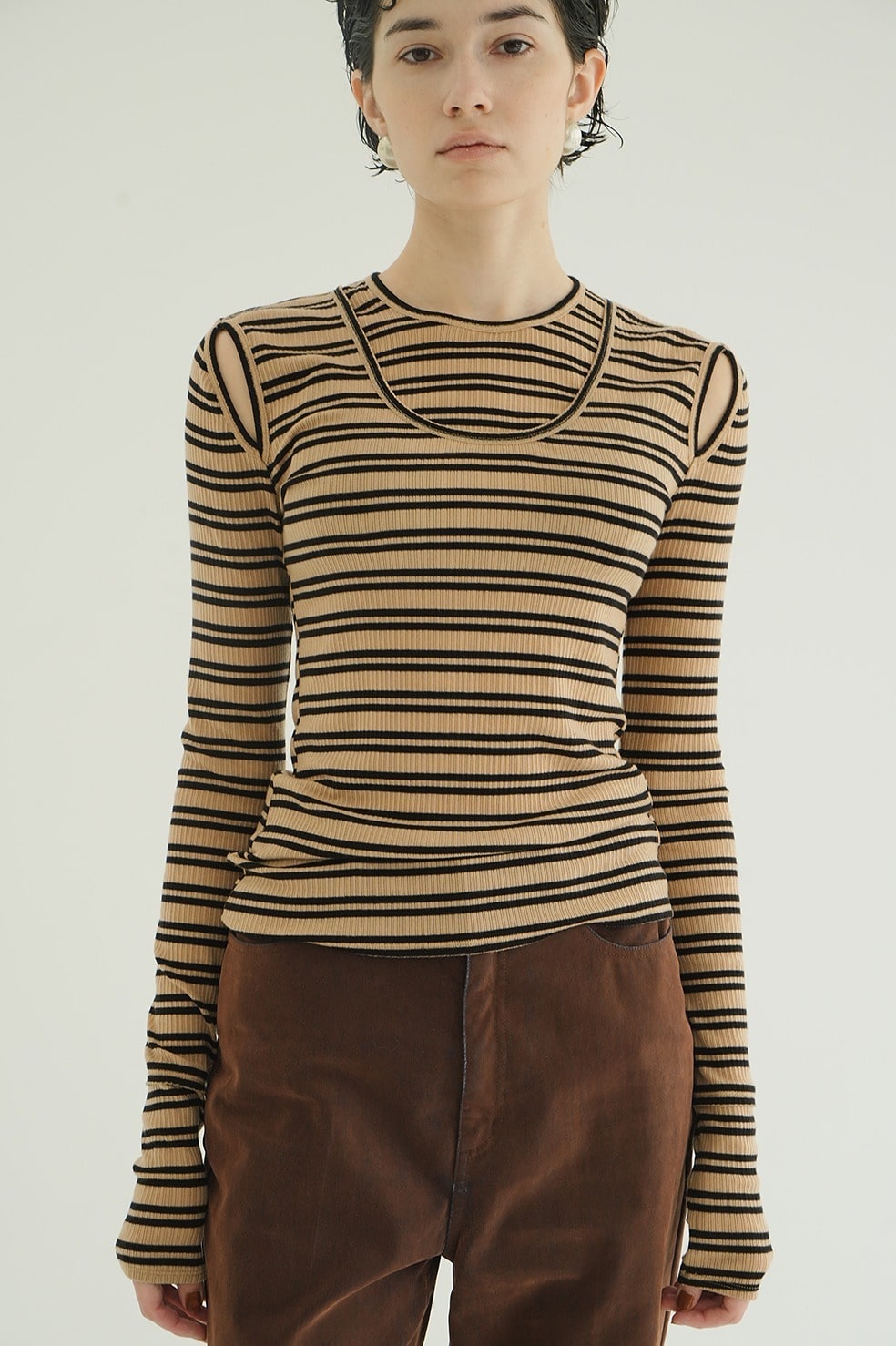LAYERED SHOULDER CUT TOPS CLANE
