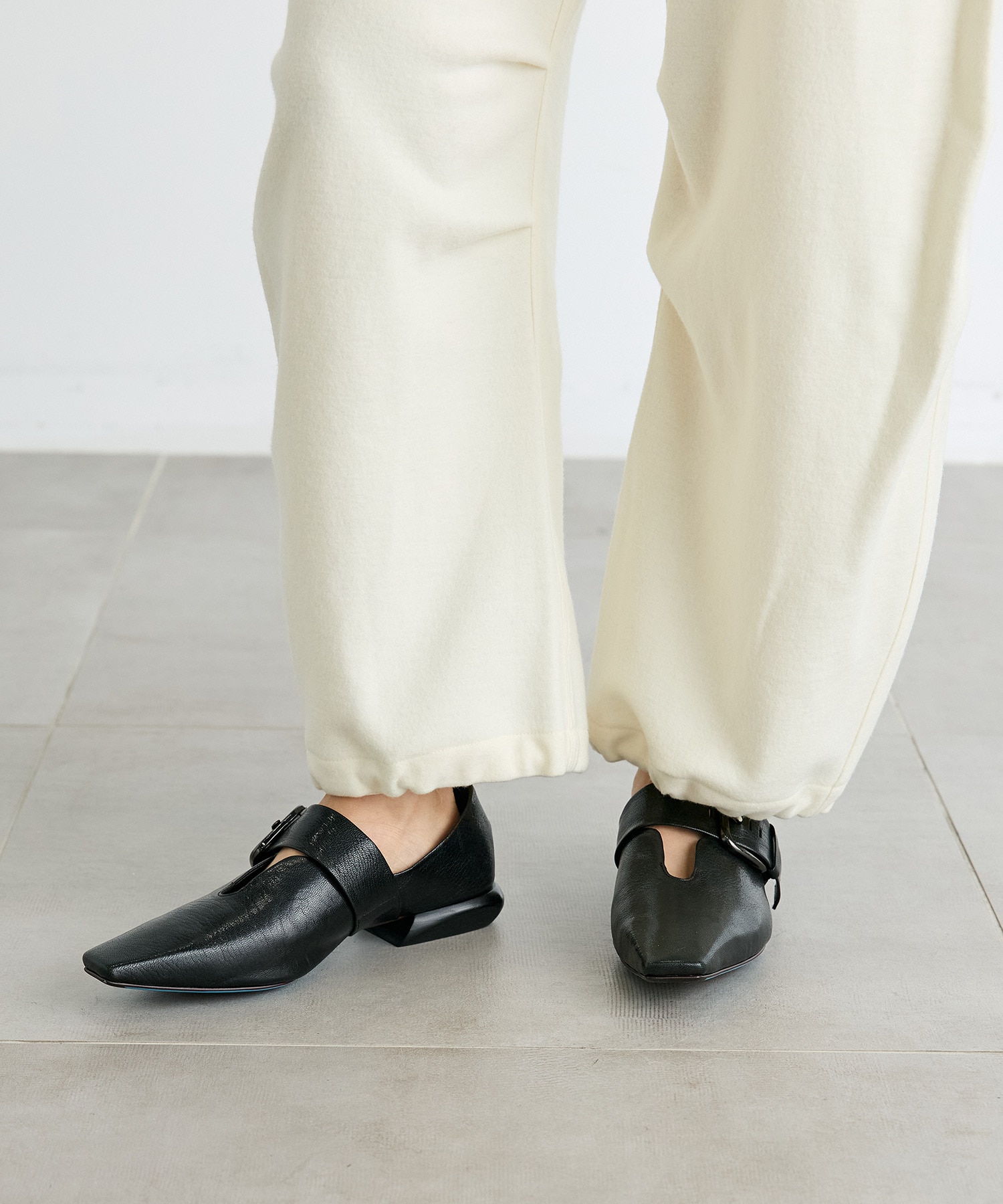 Square-toe Buckle　Shoes MANA