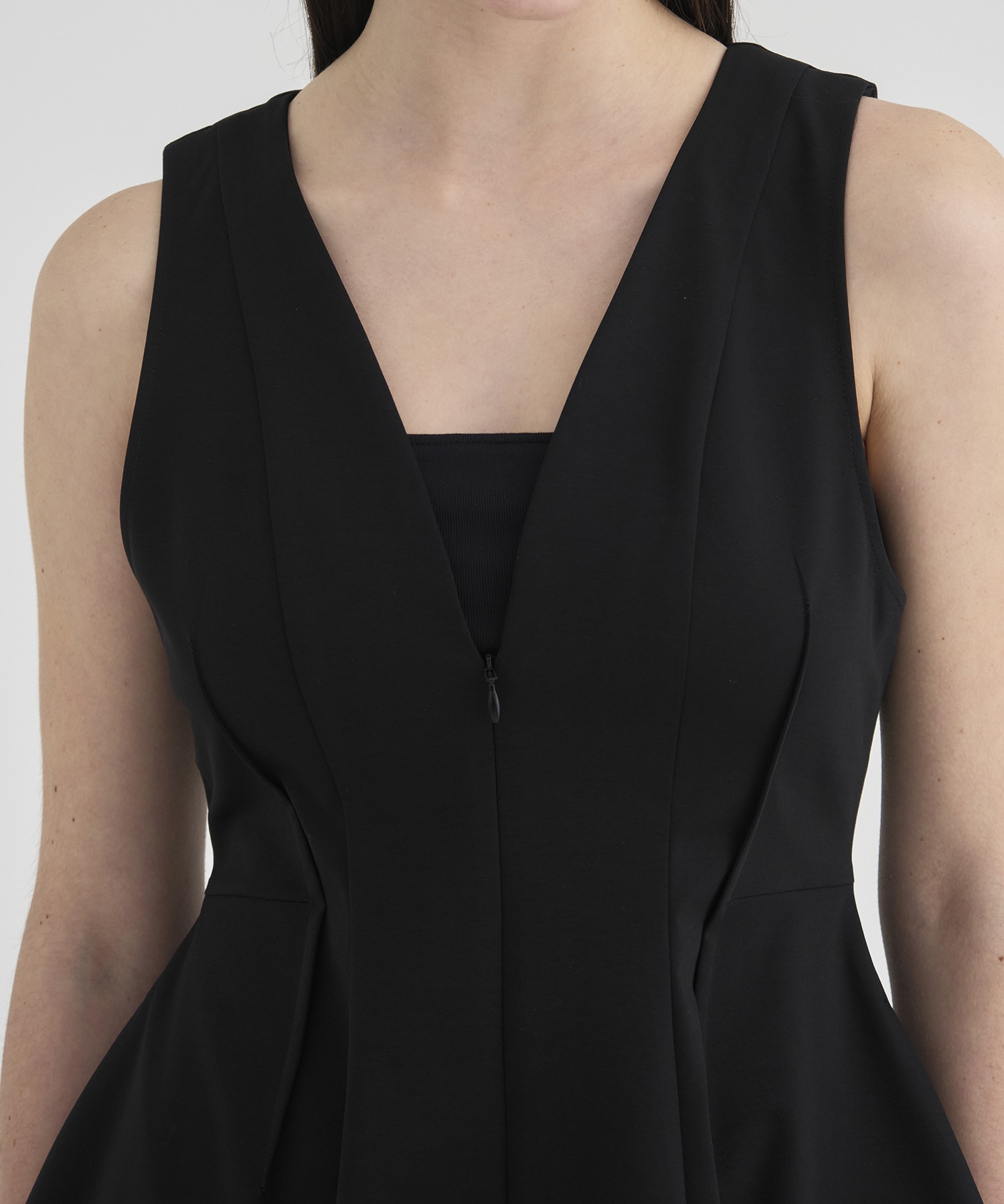 Arch Pattern Cut One-Piece RITAN