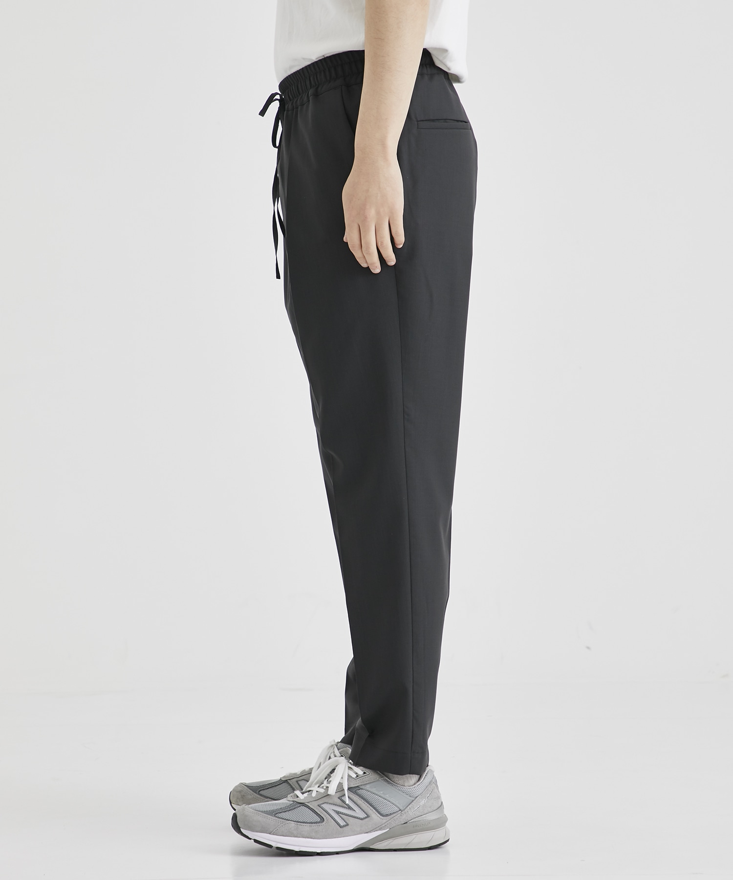 PEG TOP EASY PANTS(1 DARK GREY): MARKAWARE: MEN｜THE TOKYO ONLINE