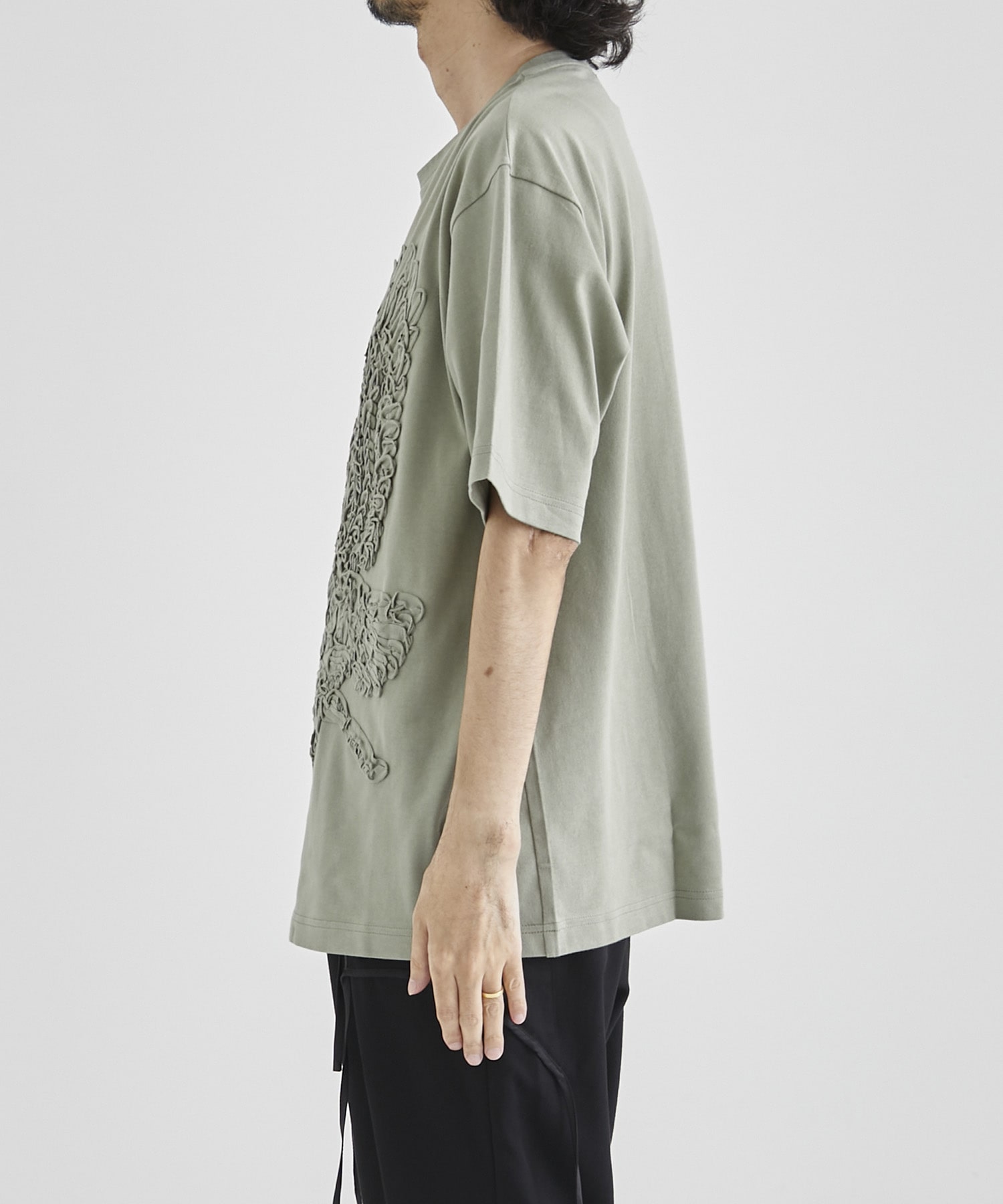 TAPE EMBROIDERY TEE ｜ TAAKK