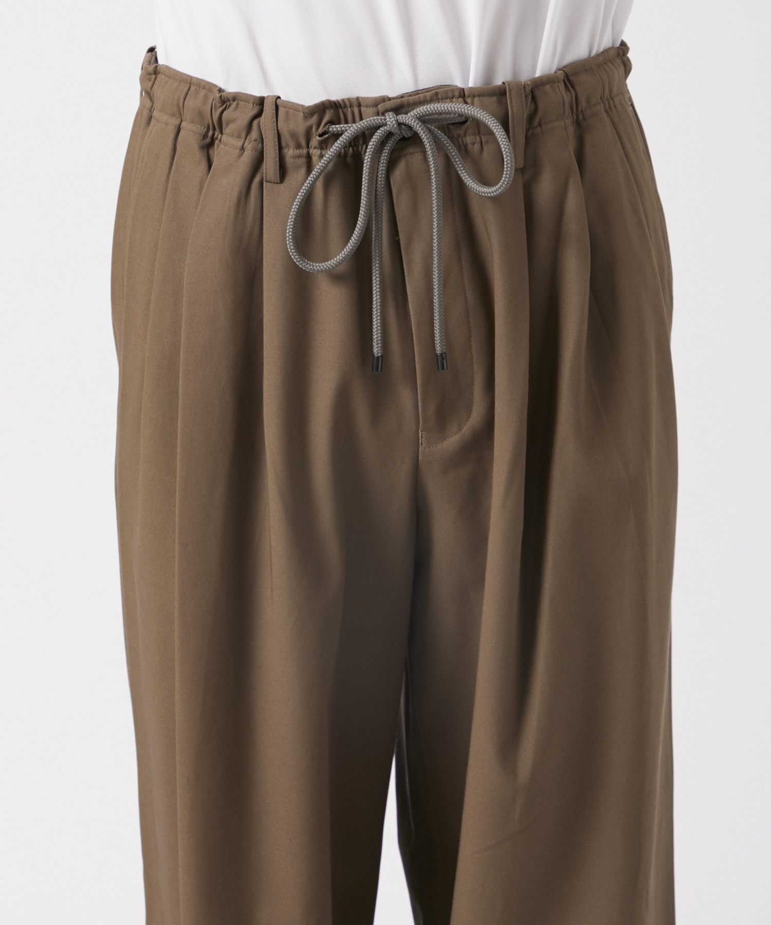 TRIPLE PLEATED EASY TROUSERS MARKAWARE