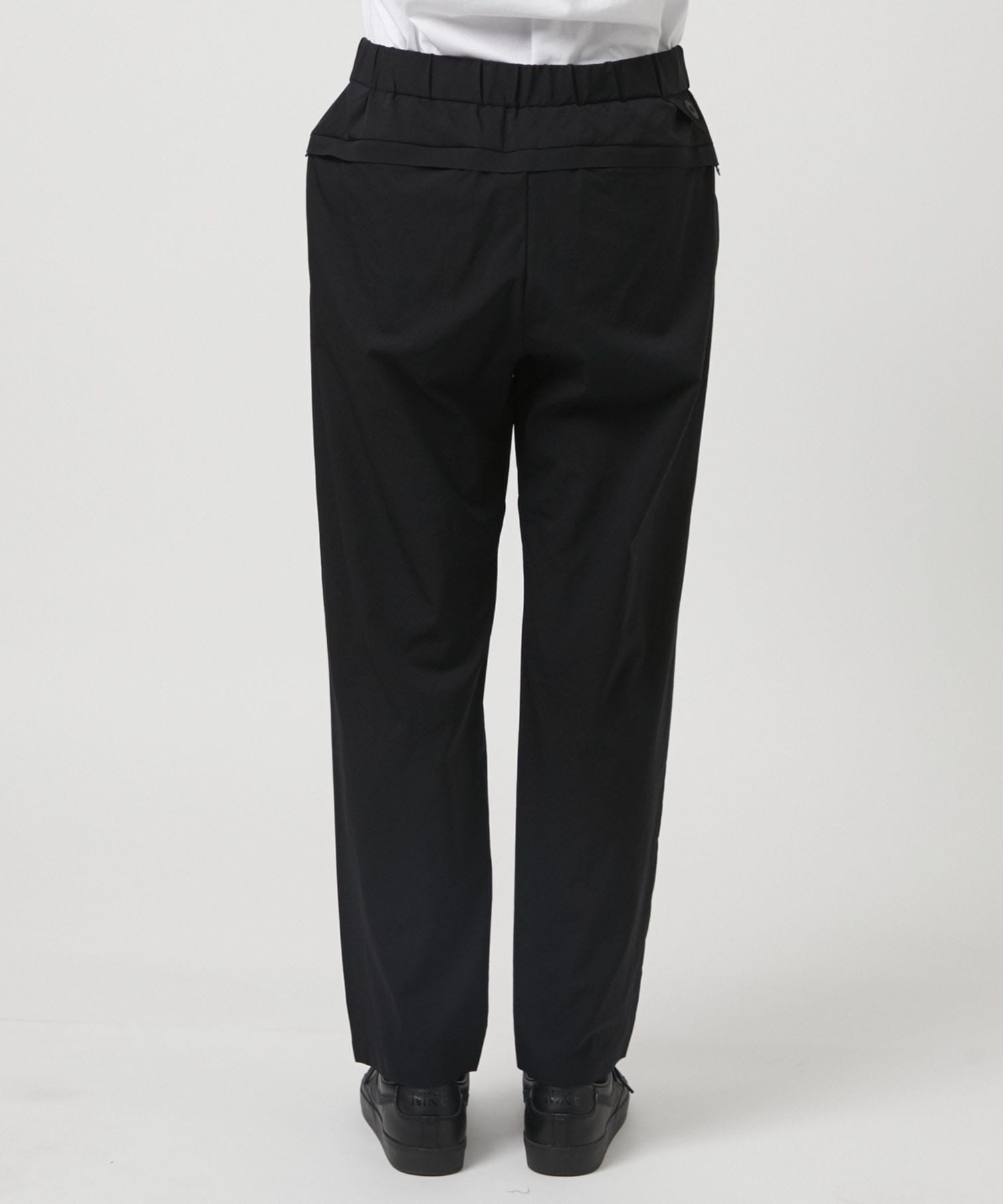 3 TUCK EASY TAPERED PANTS White Mountaineering