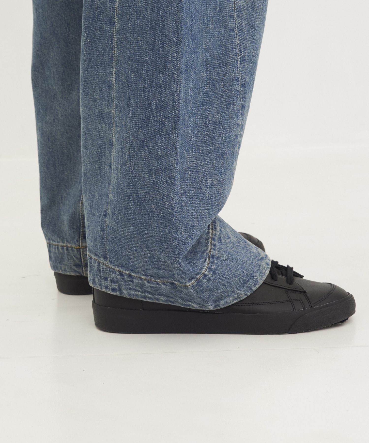 TWIST CUT DENIM JEANS ssstein