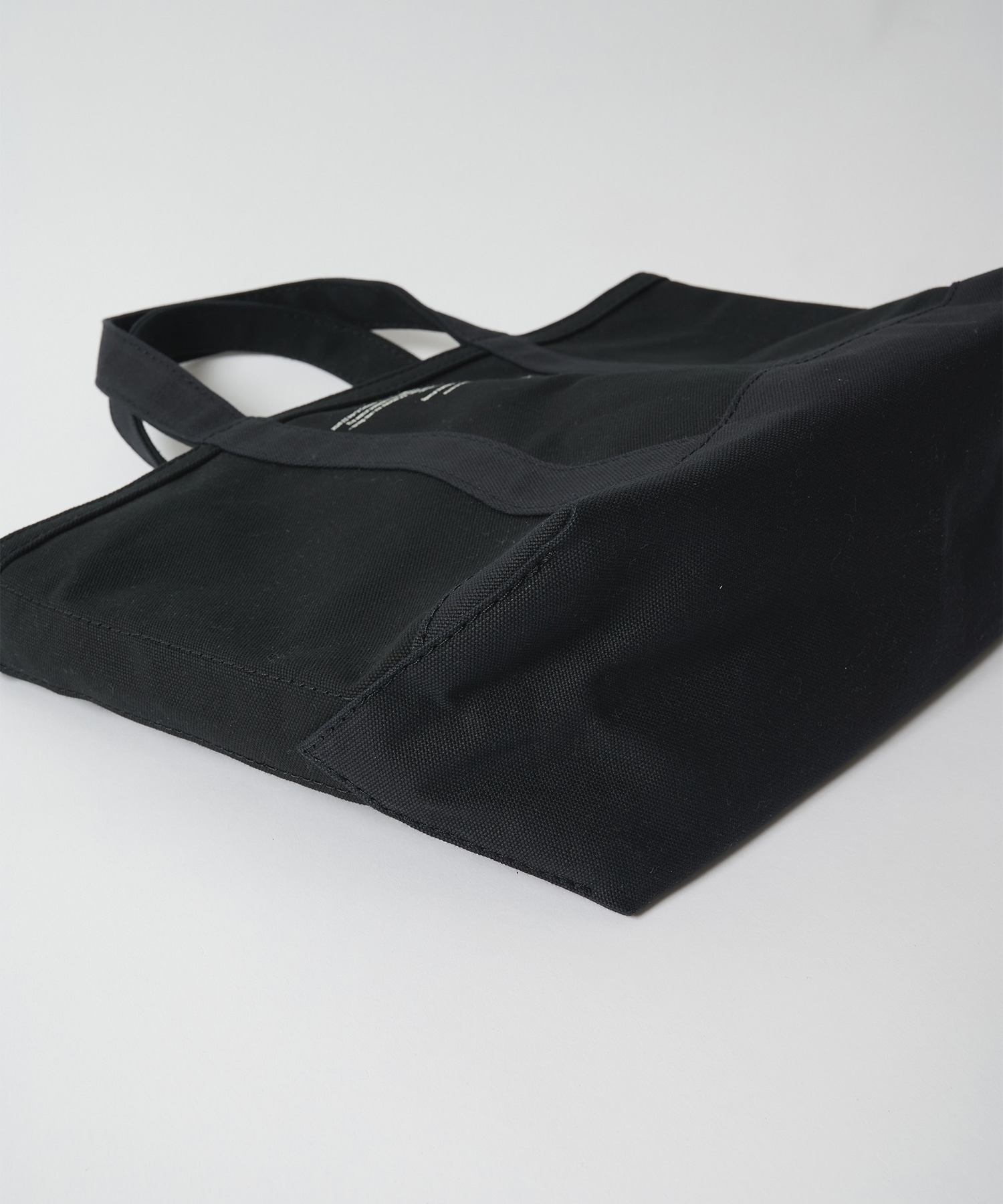 UC1F4B02 Medium Tote UNDERCOVER