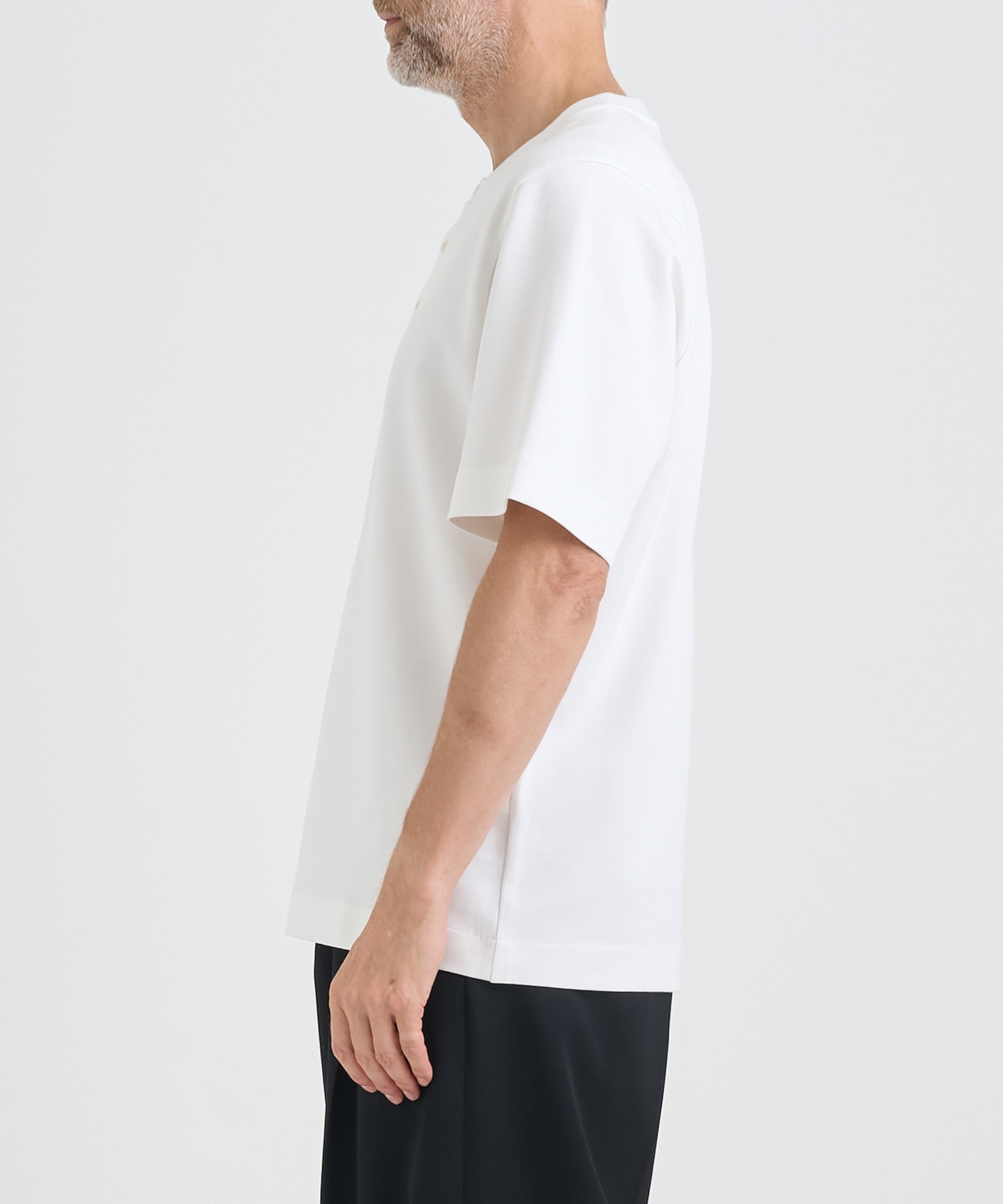 別注LEATHER TAB CREW NECK T-SHIRT IRENISA