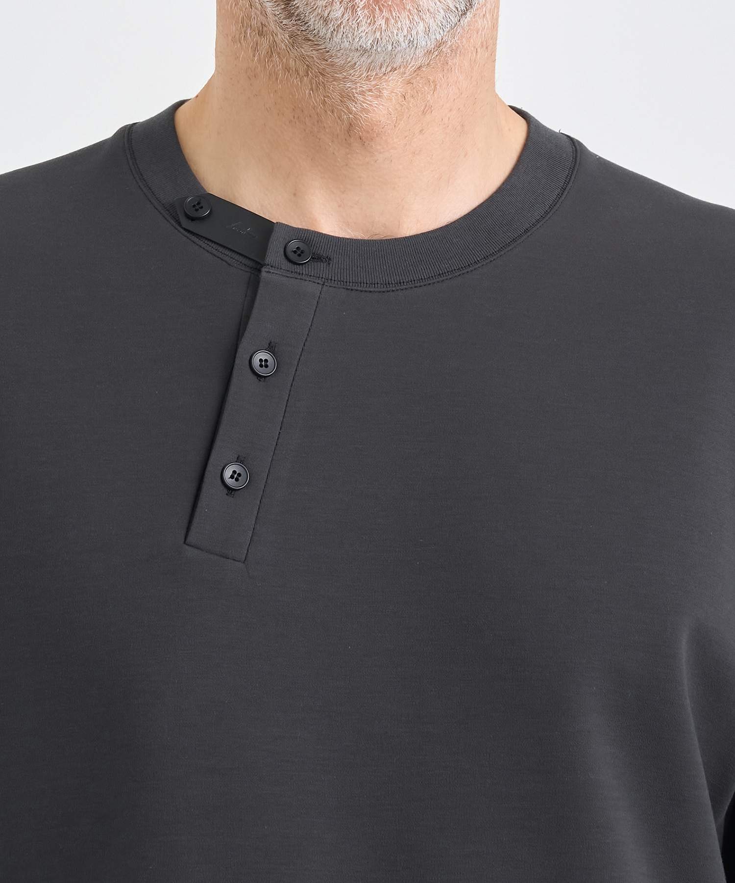 別注LEATHER TAB CREW NECK T-SHIRT IRENISA