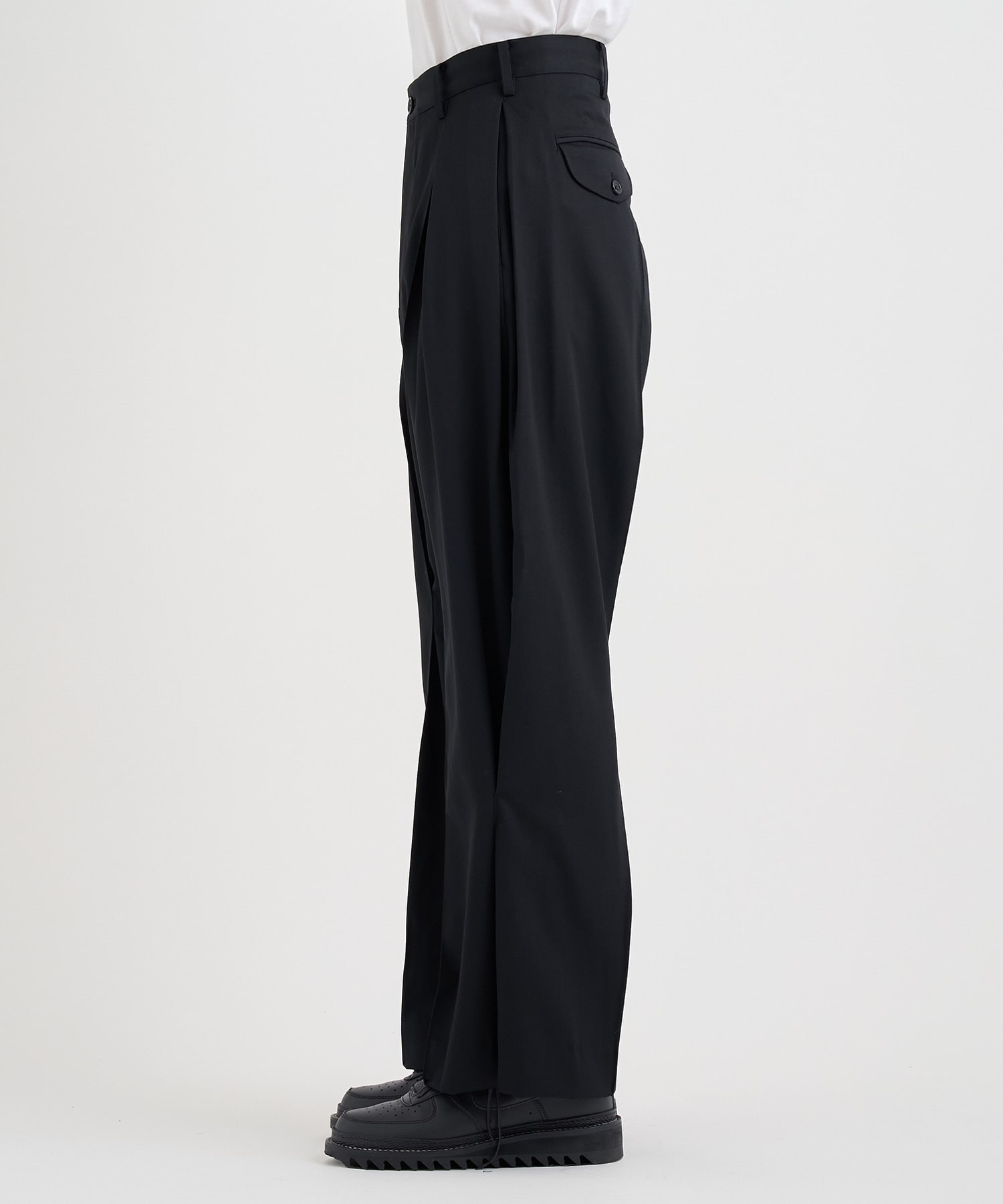 Tuck-detail pants KHOKI