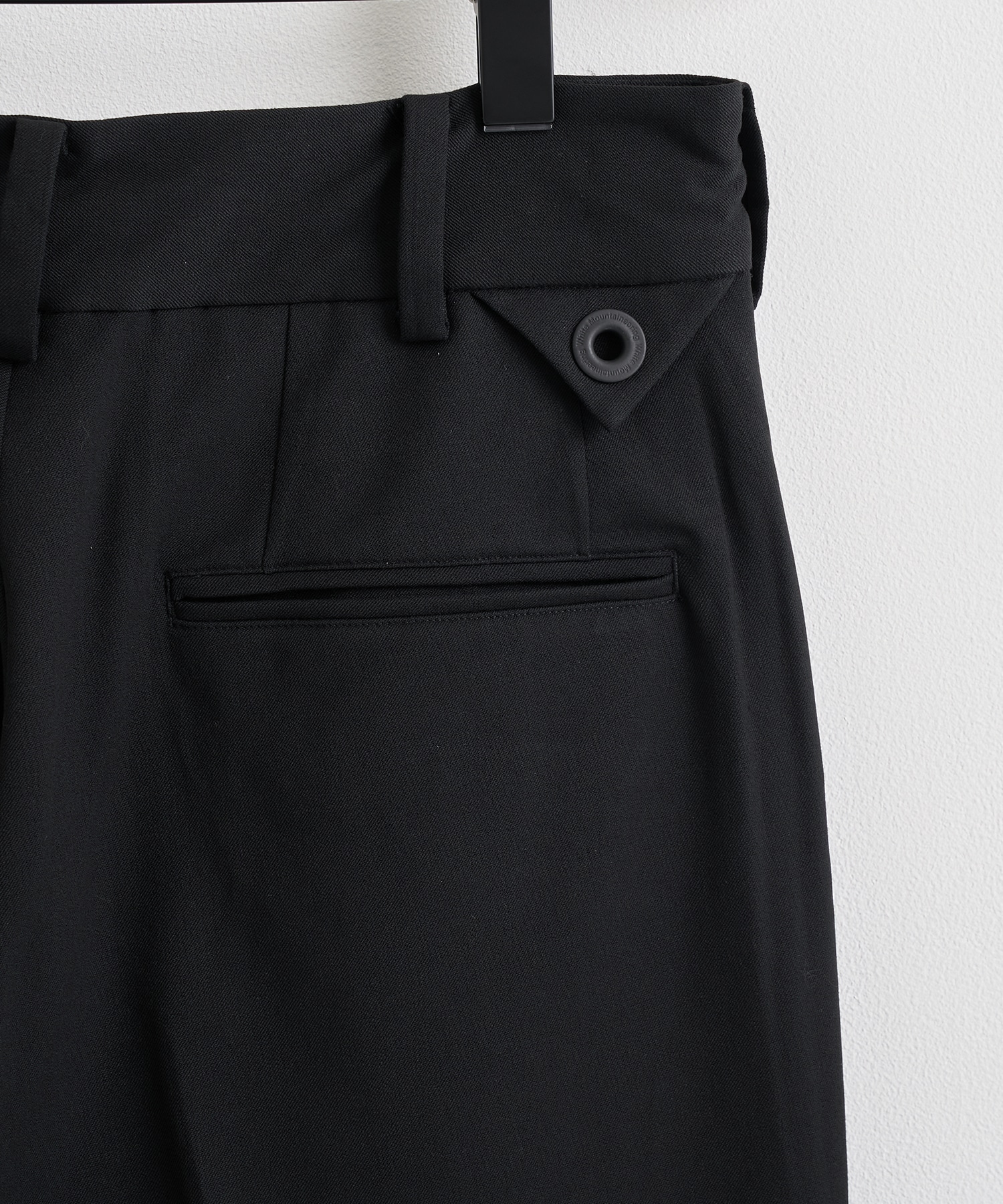 2 TUCK PANTS White Mountaineering