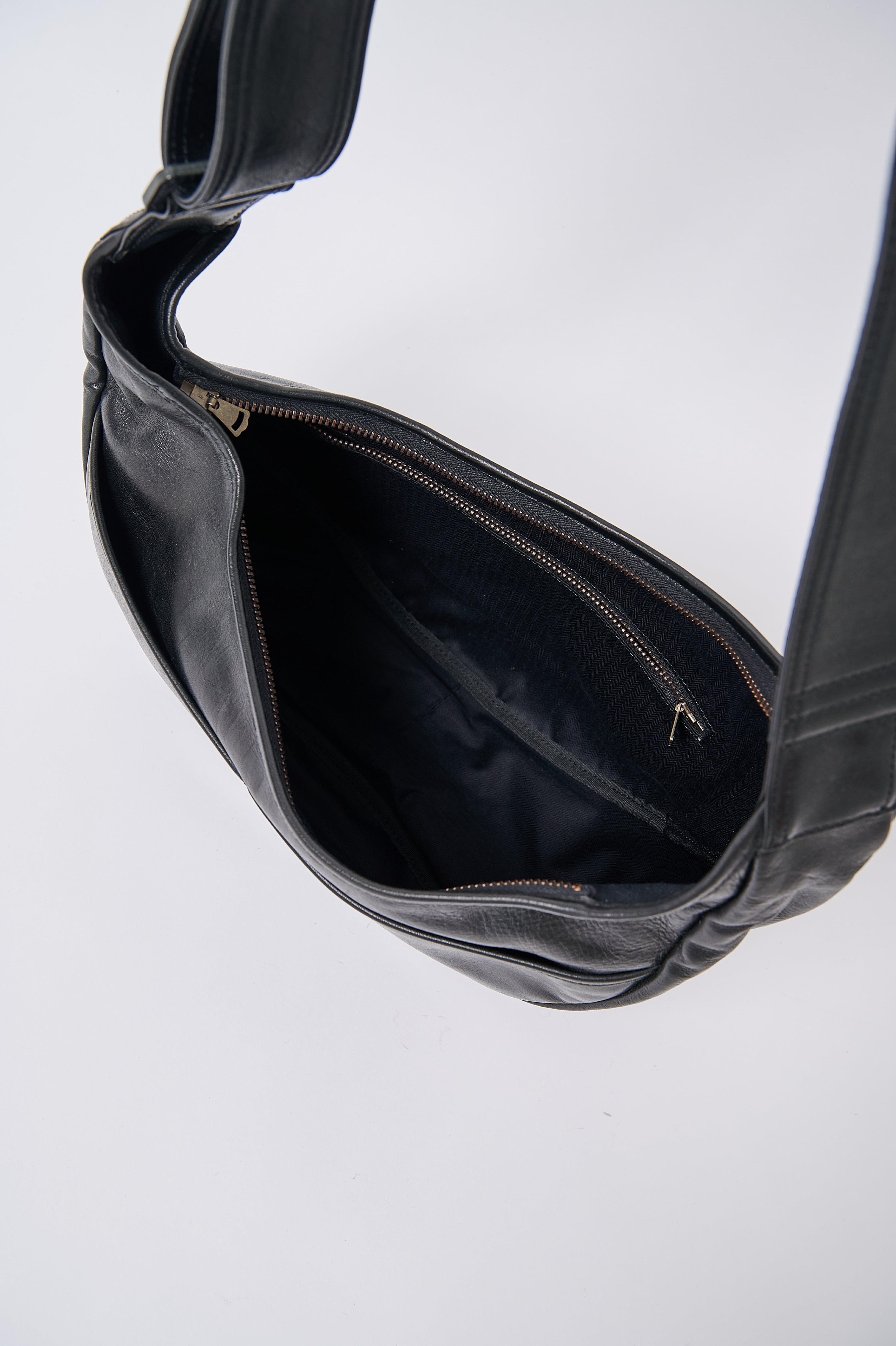1261013 LEATHER SHOULDER BAG MASSES