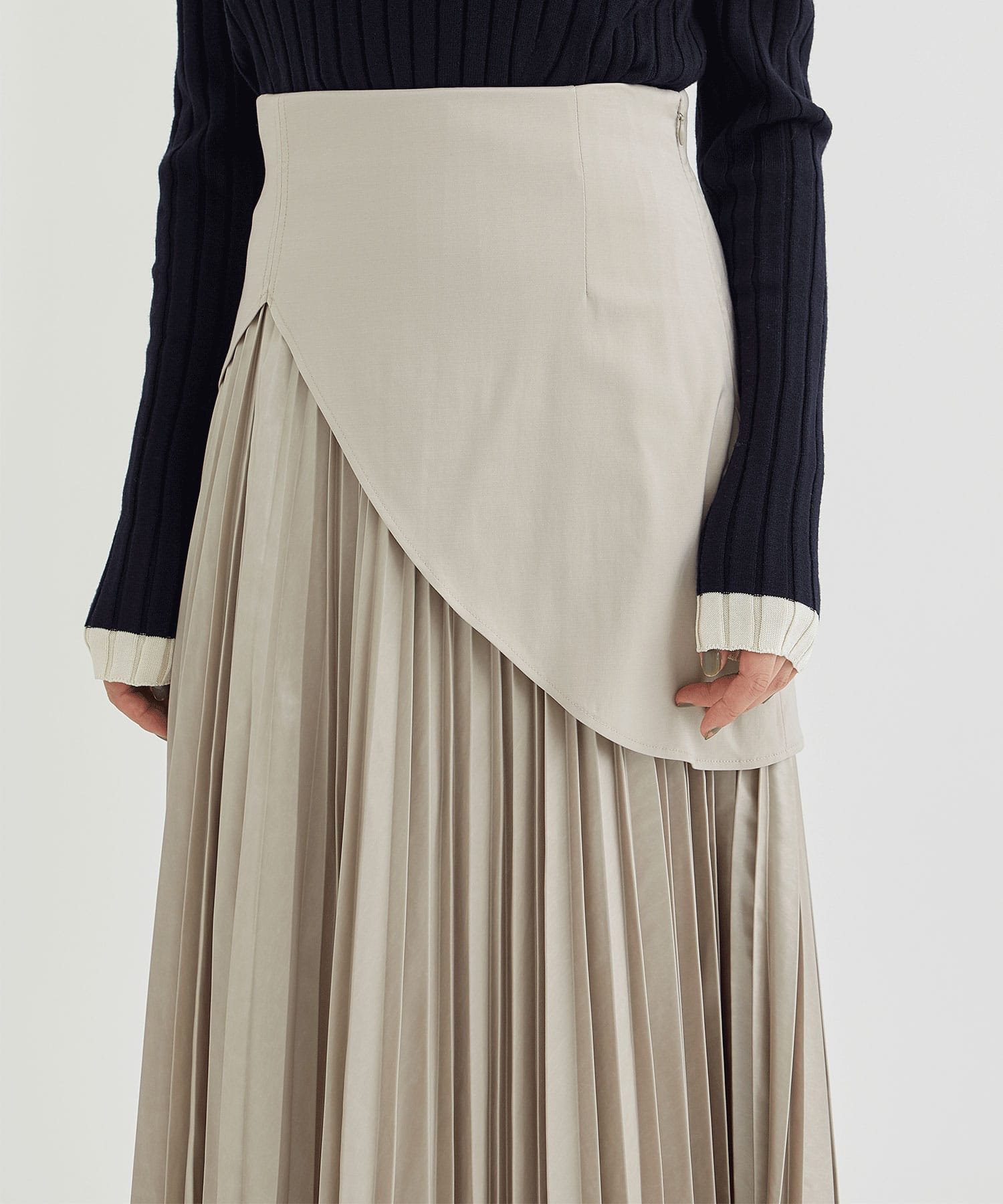 leather like satin pleats skirt THE PERMANENT EYE