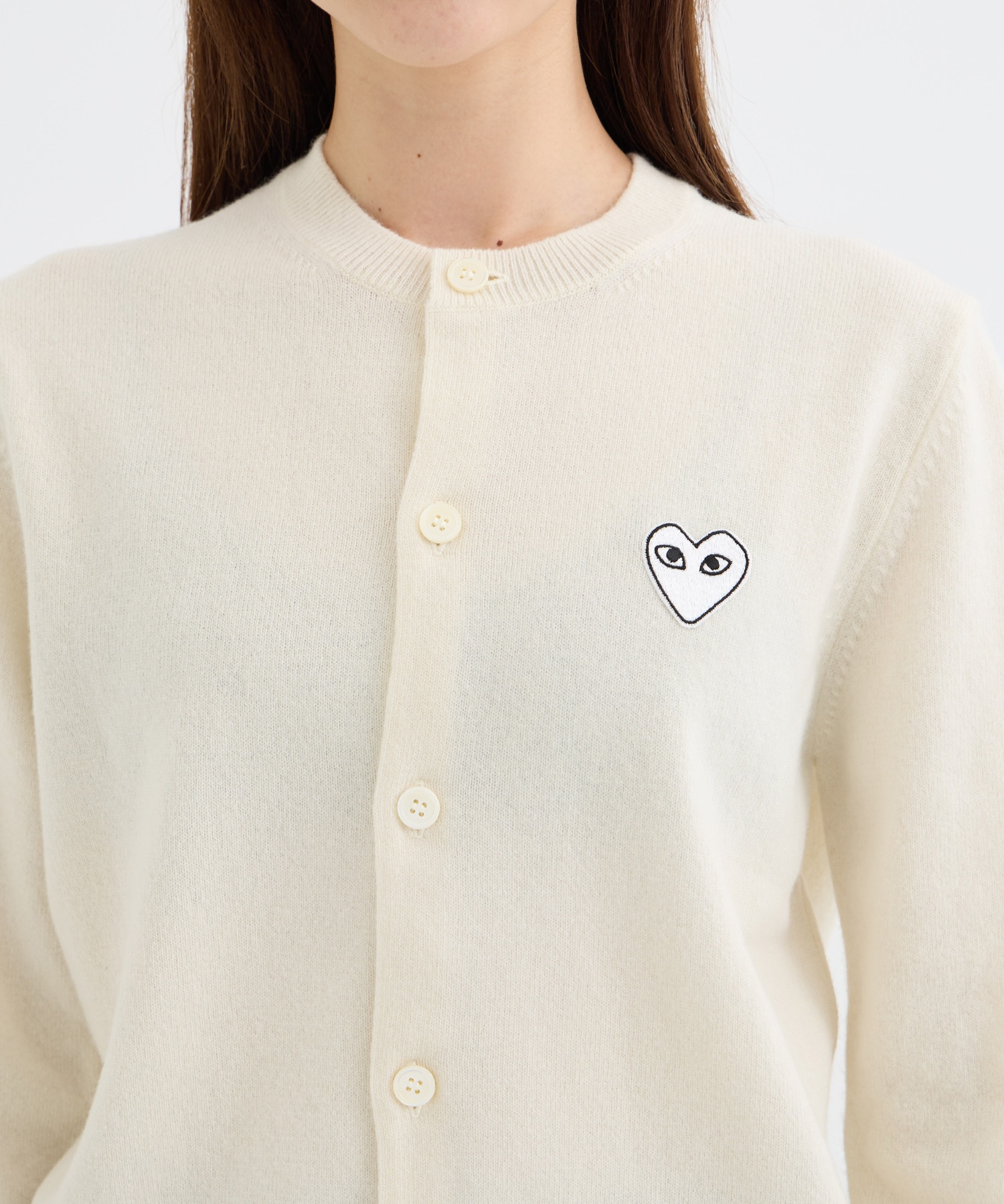 ROUND-NECK WHITE EMBLEM PLAY Comme des Garcons