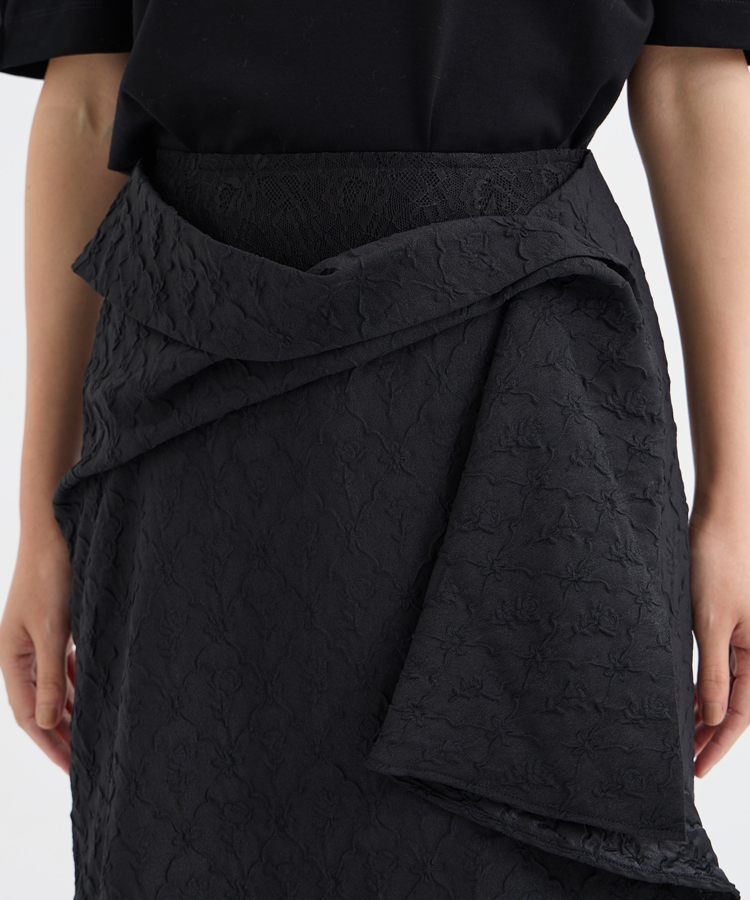 FLORAL EMBOSSED DRAPED SKIRT FETICO