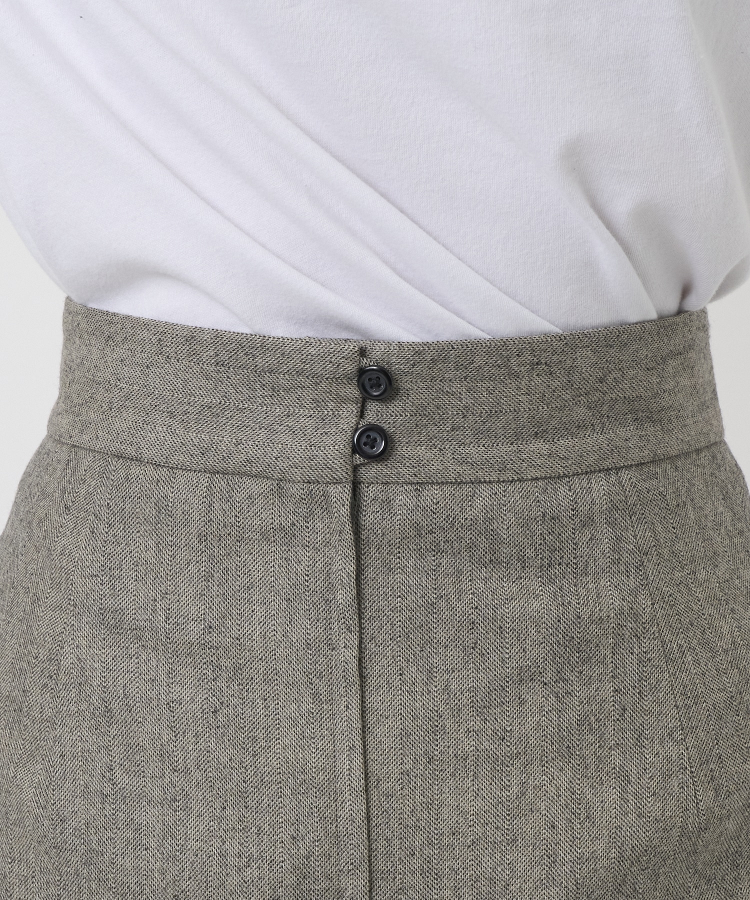 BELTED SKIRT support surface