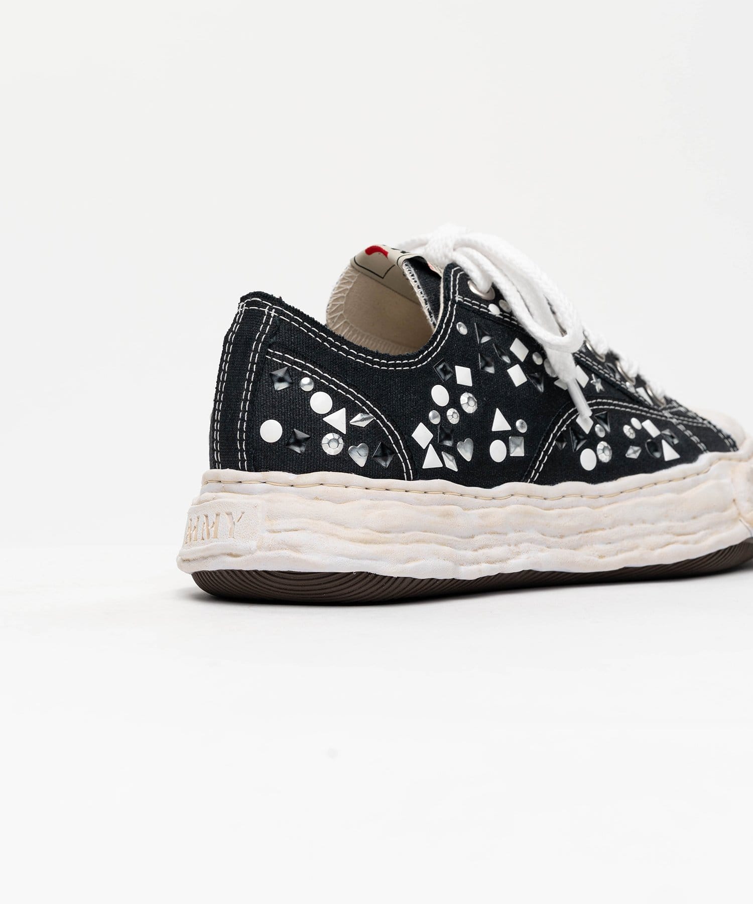 - PETERSON 23 original sole embellished canvas Low-Top sneak Maison MIHARA YASUHIRO