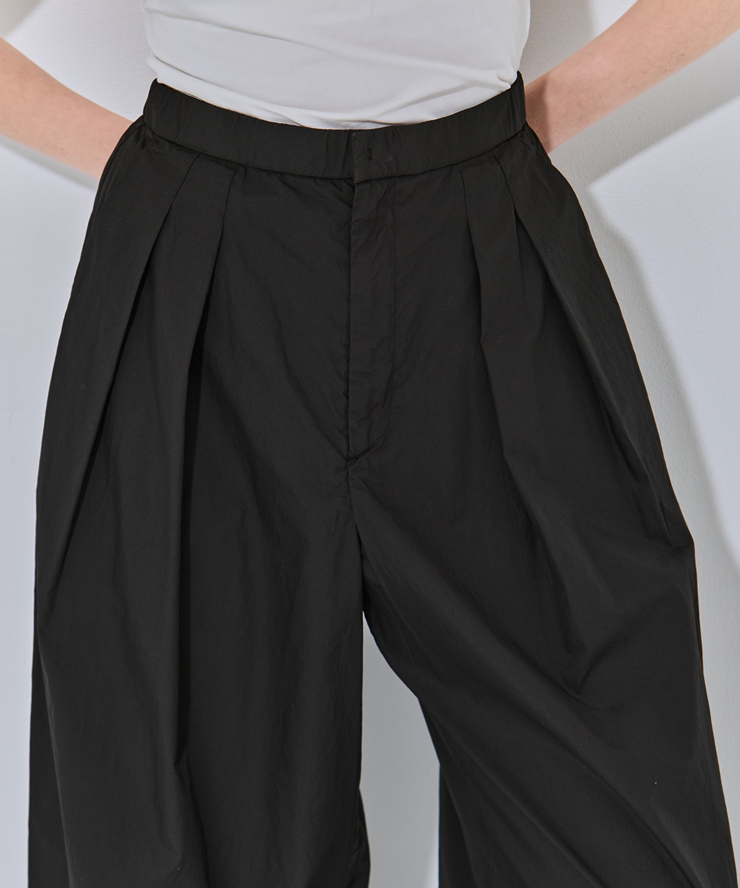 NATURAL DYED COTTON LAWN TWO TUCKED PANTS ATON