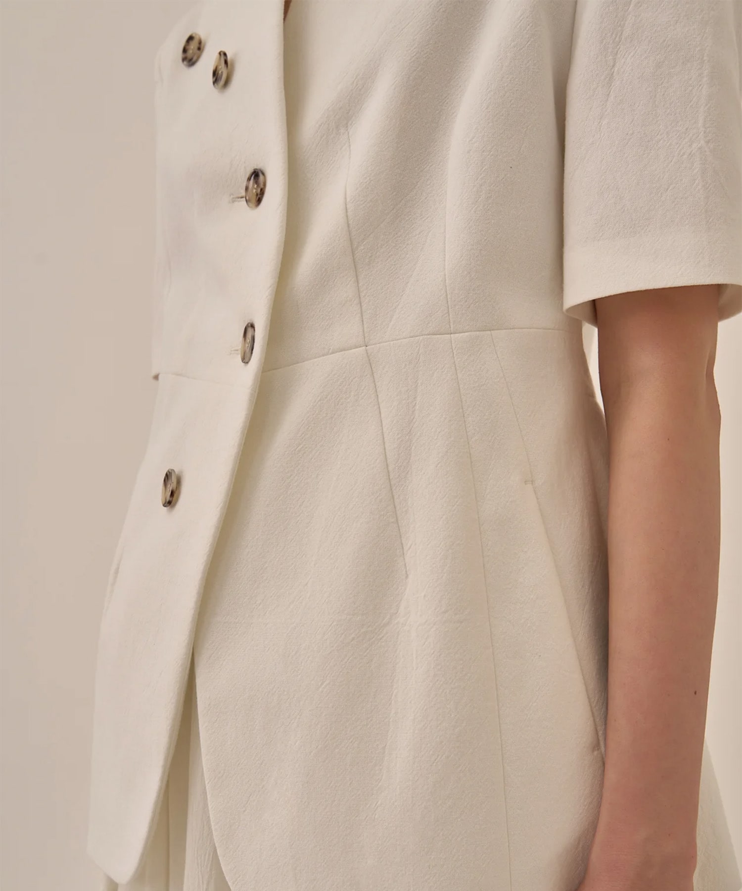 Sesilia half sleeve jacket AKIRANAKA