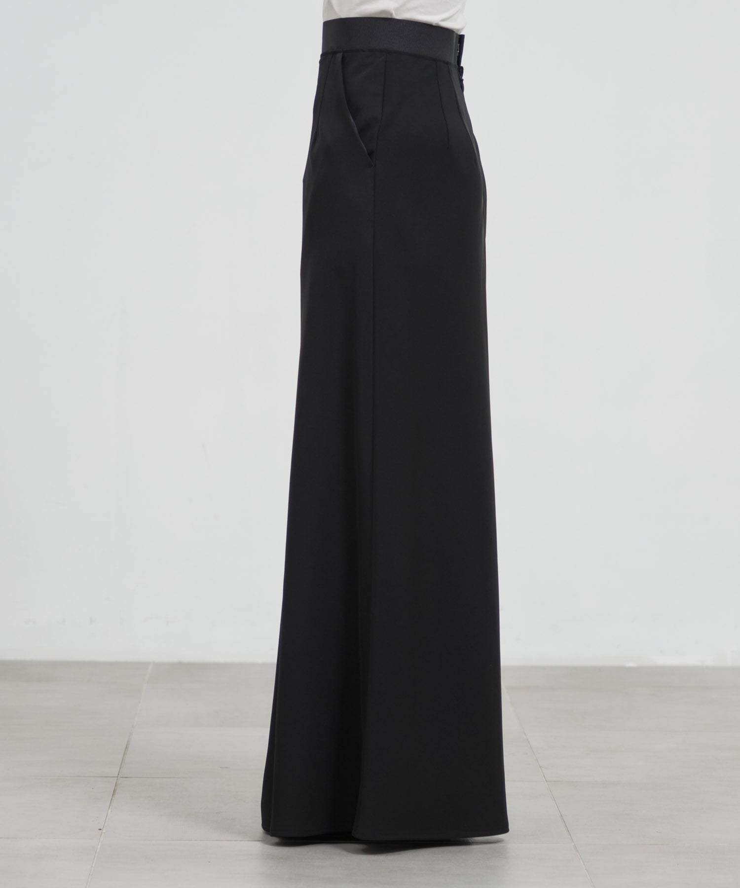 SEMI-FLARE SKIRT ENFOLD