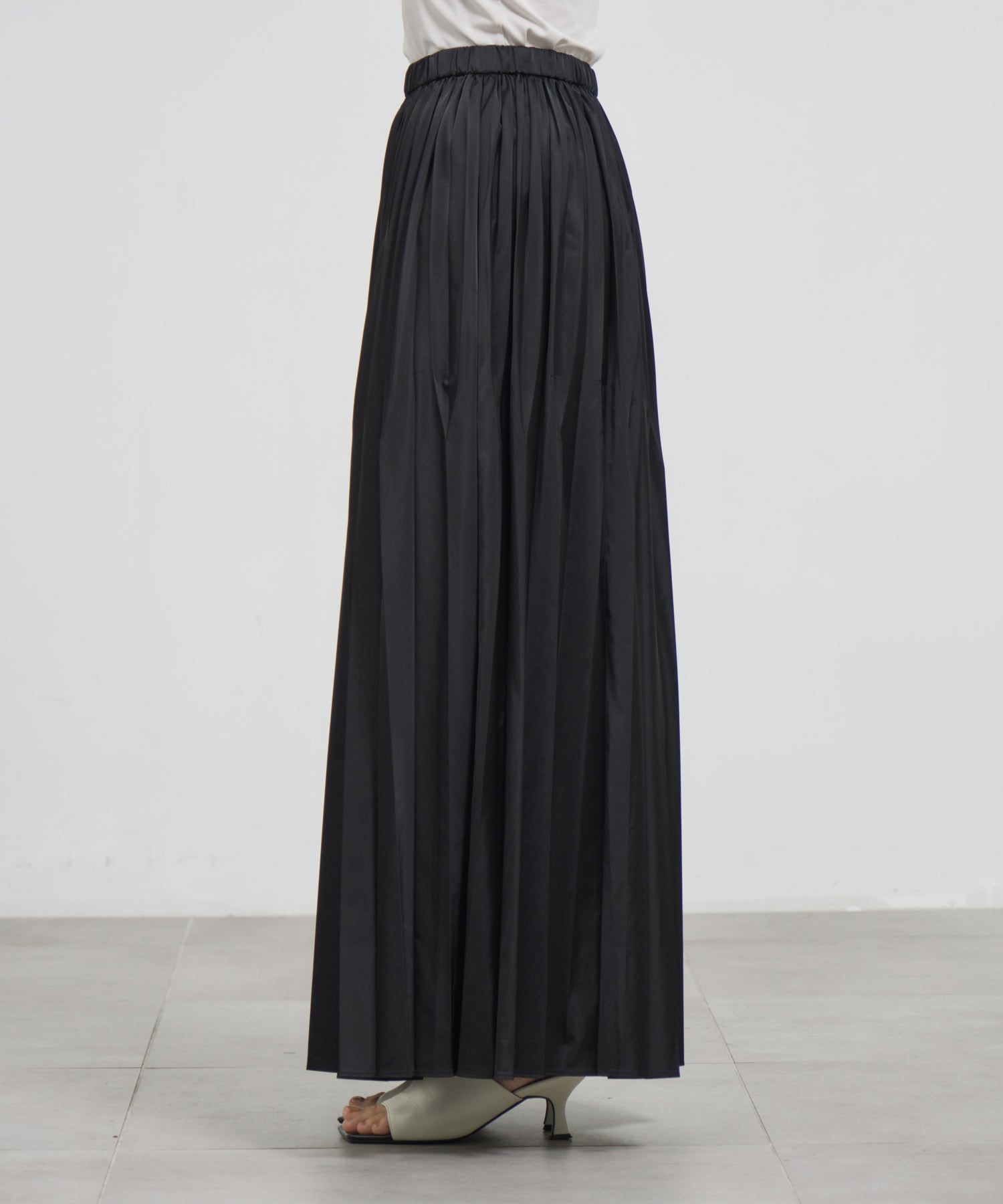 SQUARE-PLEATS SKIRT ENFOLD