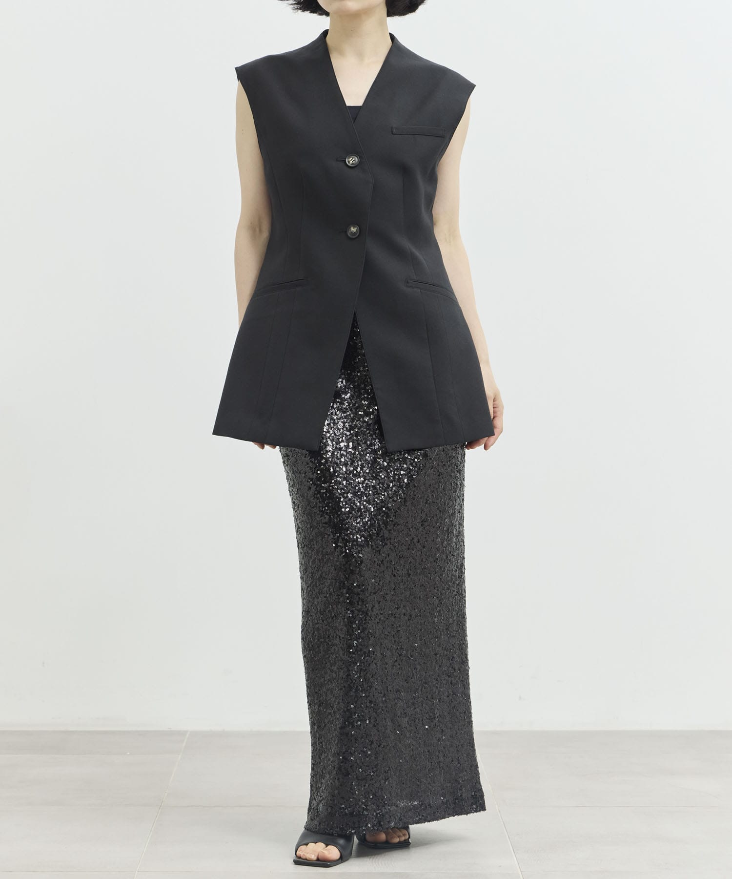 EX.V Neck Gilet AKIRANAKA