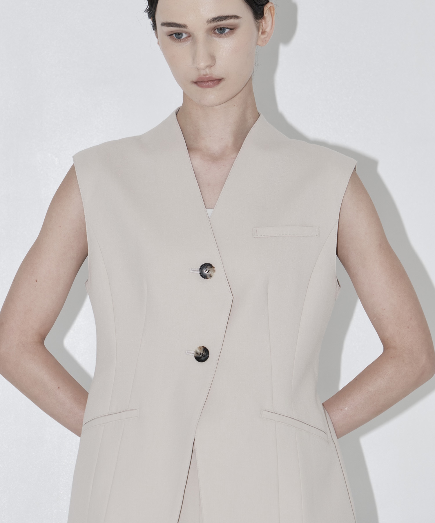 EX.V Neck Gilet AKIRANAKA