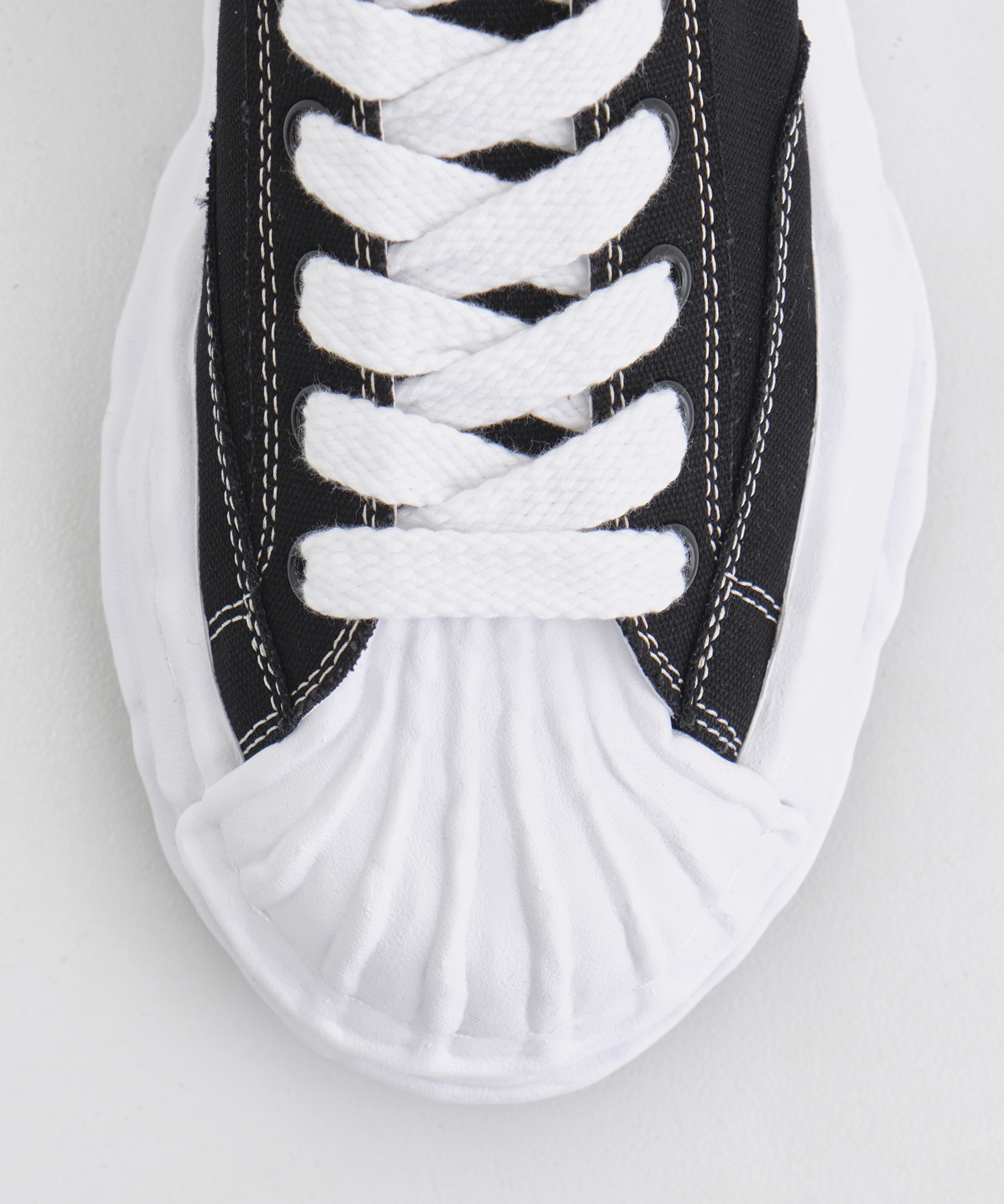 BLAKEY Low original sole canvas low-top sneakers Maison MIHARA YASUHIRO
