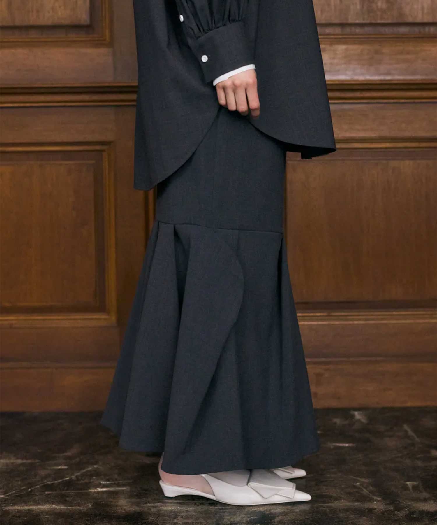 KEY-HOLE SKIRT ENFOLD